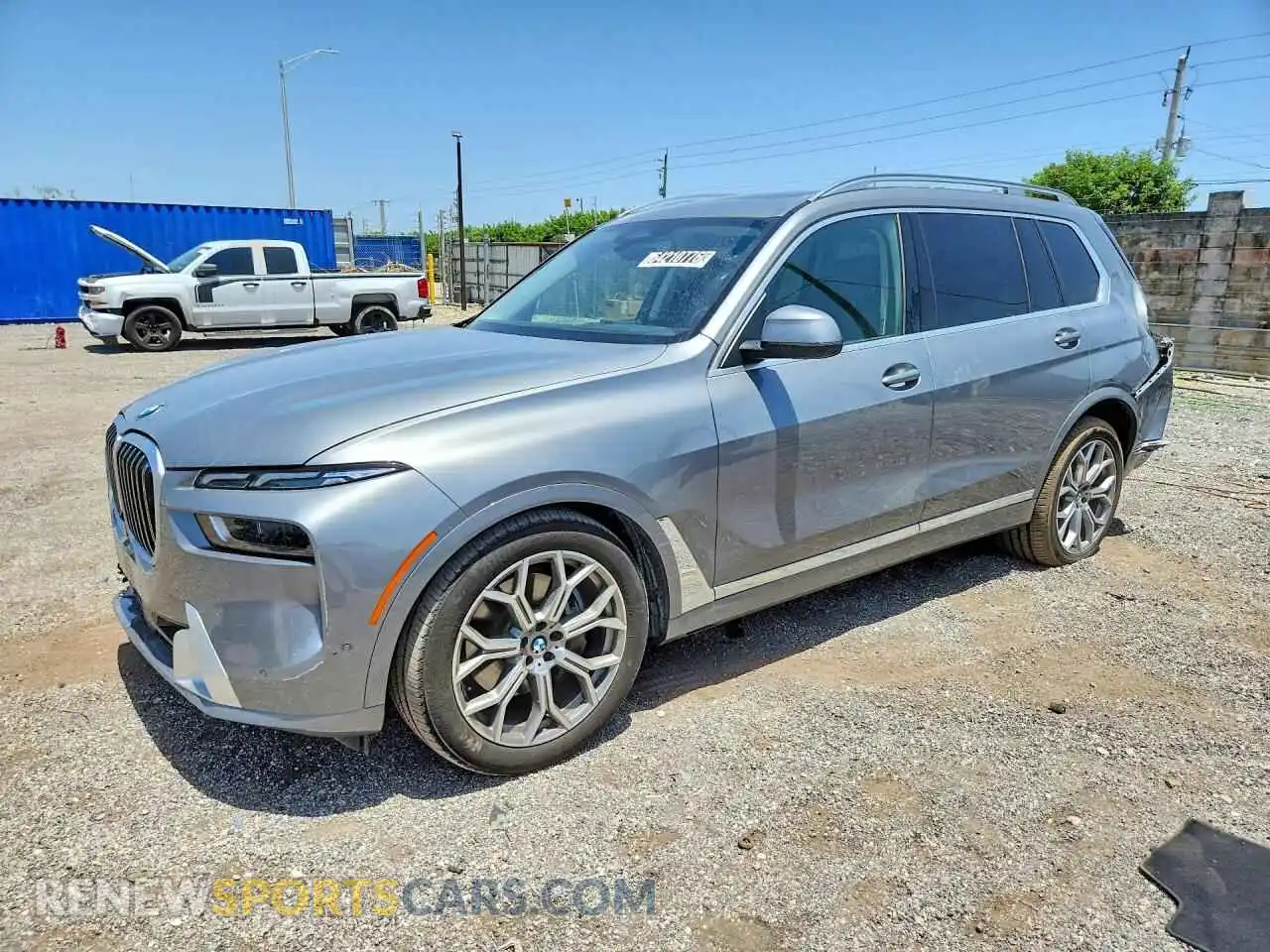 1 Photograph of a damaged car 5UX23EM03S9X64946 BMW X7 2025