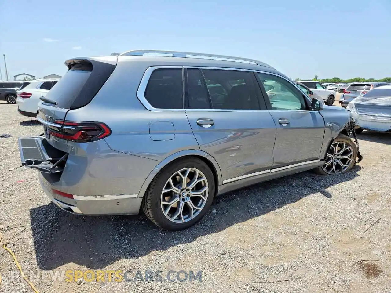 3 Photograph of a damaged car 5UX23EM03S9X64946 BMW X7 2025