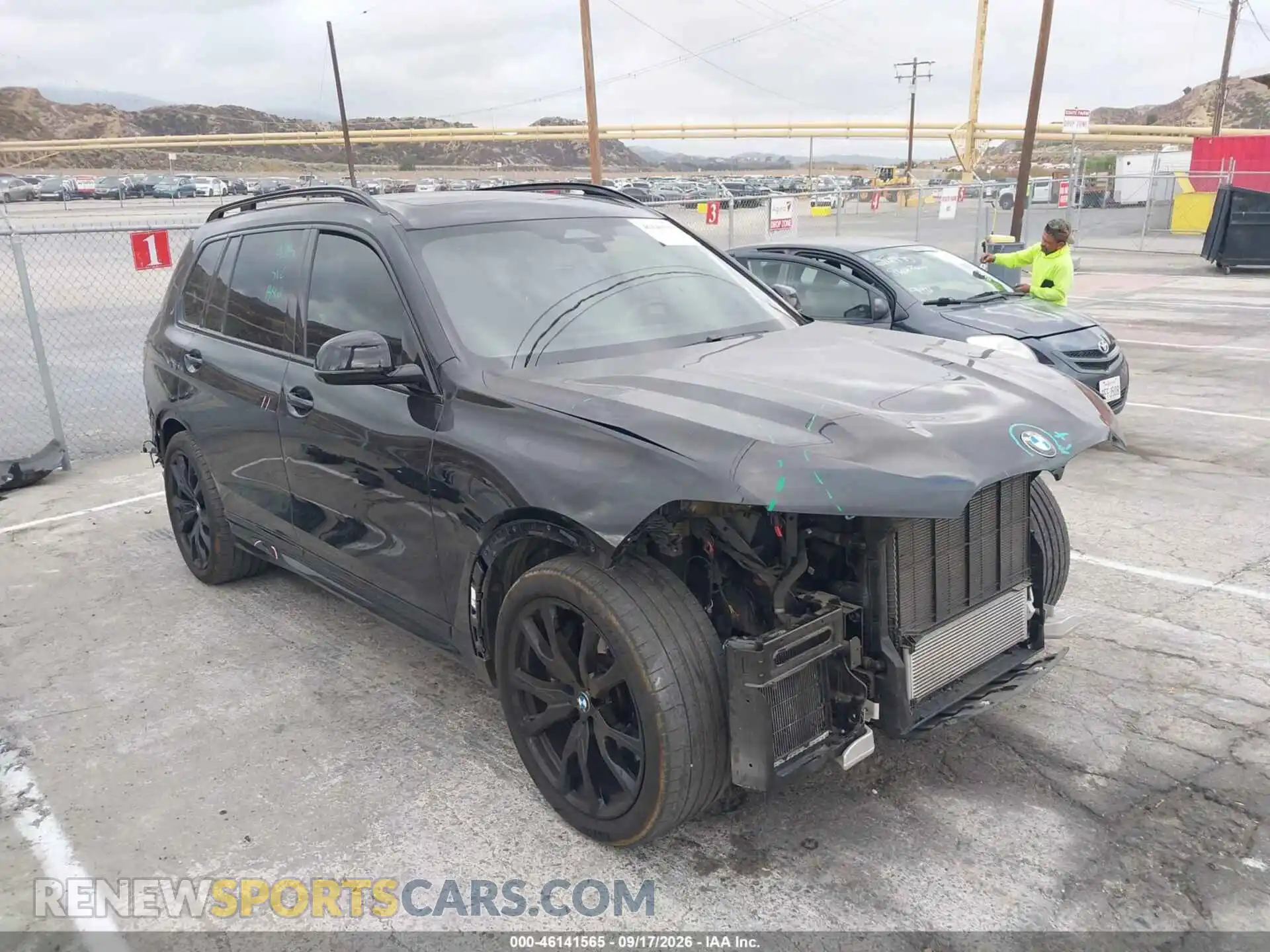 1 Photograph of a damaged car 5UX23EM03S9Y00053 BMW X7 2025