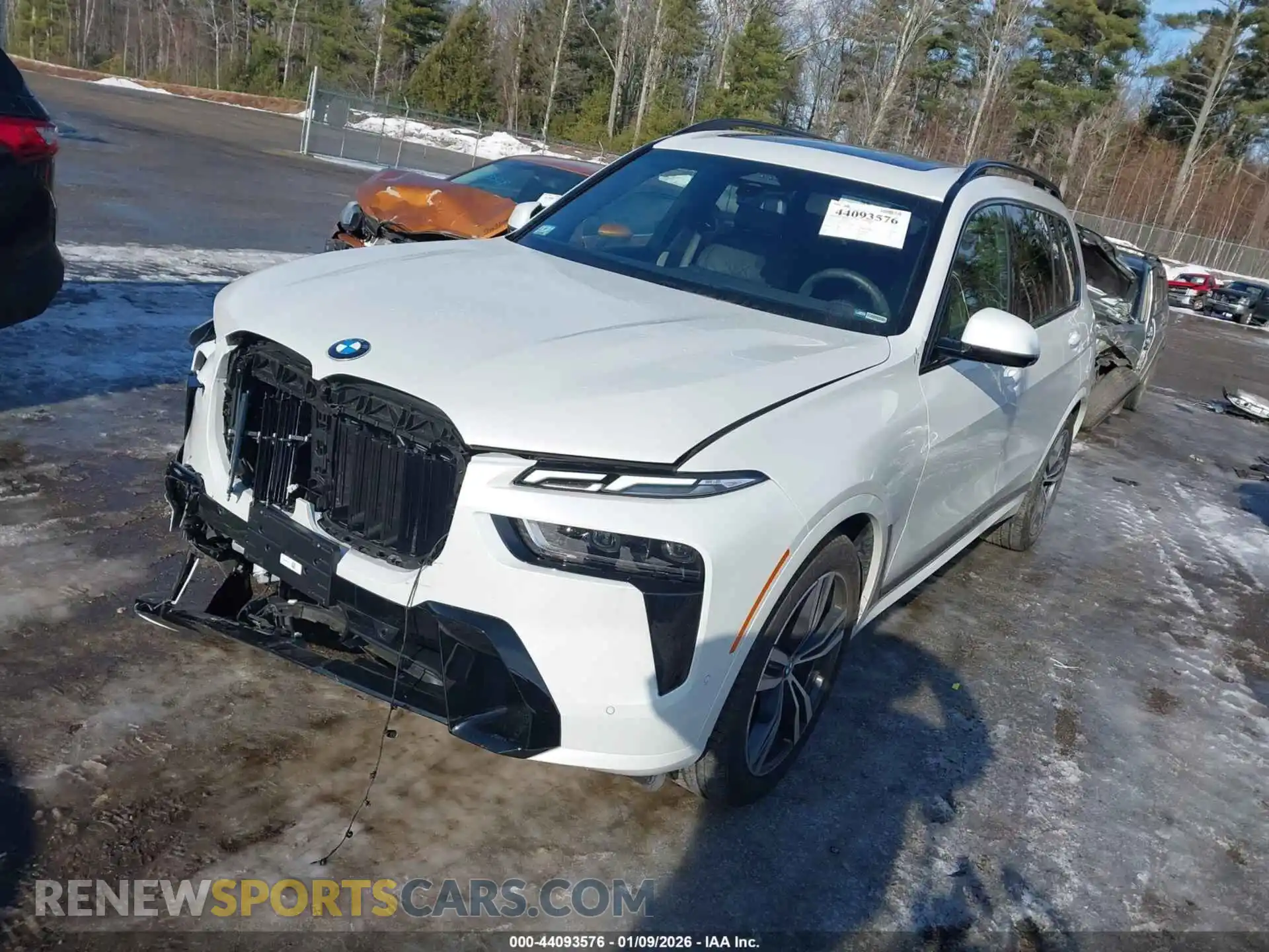 2 fotografías del automóvil dañado 5UX23EM03S9Z64550 BMW X7 2025