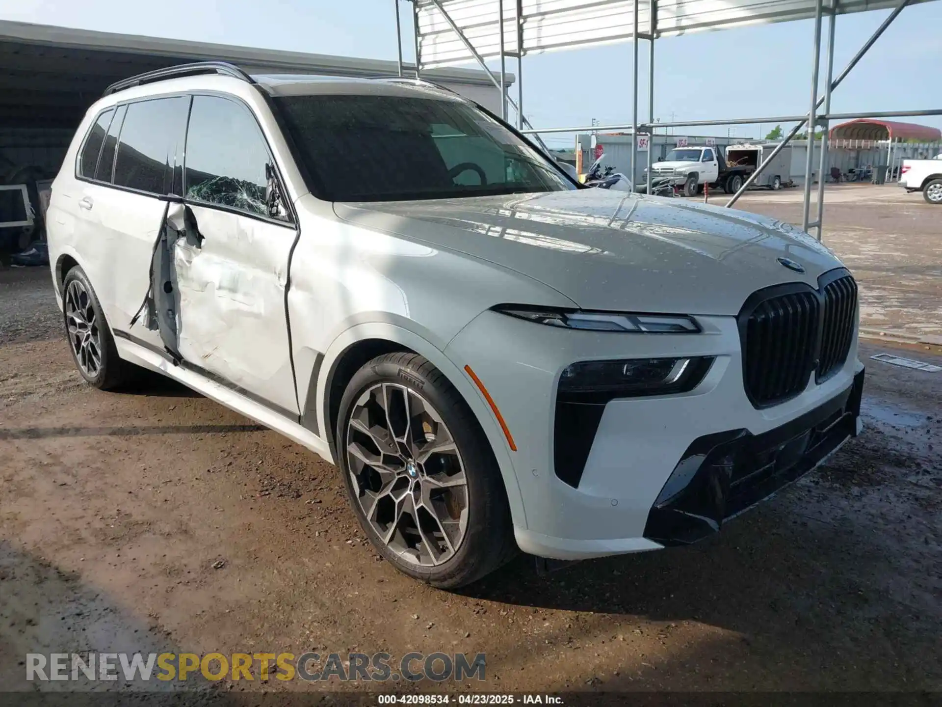 1 Photograph of a damaged car 5UX23EM03S9Z89867 BMW X7 2025
