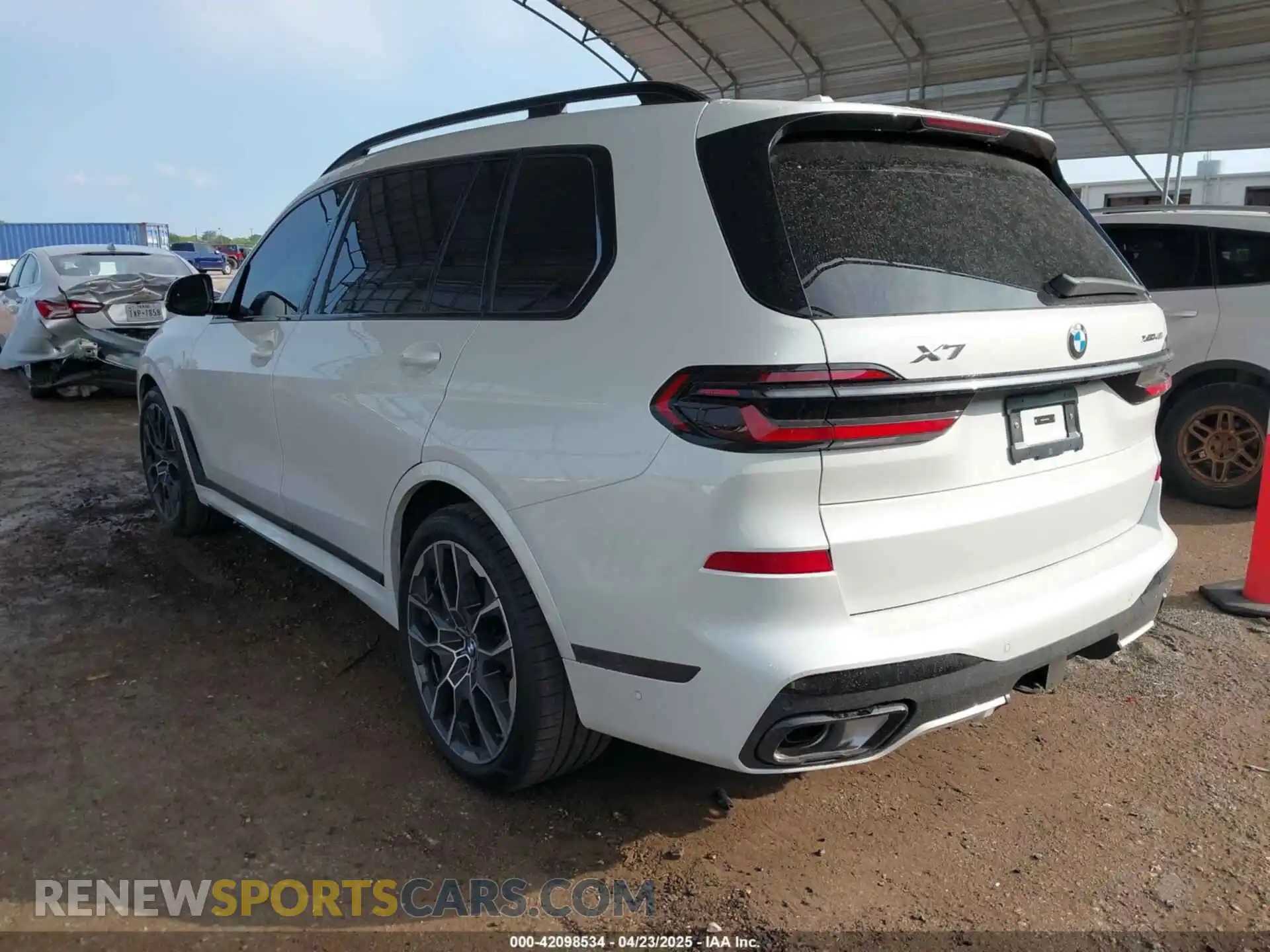 3 Photograph of a damaged car 5UX23EM03S9Z89867 BMW X7 2025