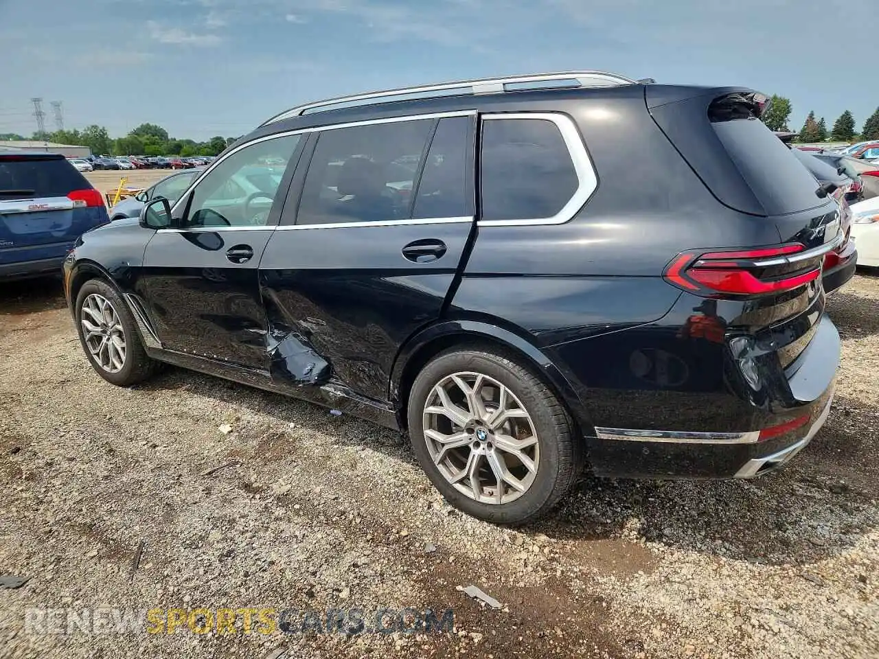 2 Photograph of a damaged car 5UX23EM03S9Z99752 BMW X7 2025