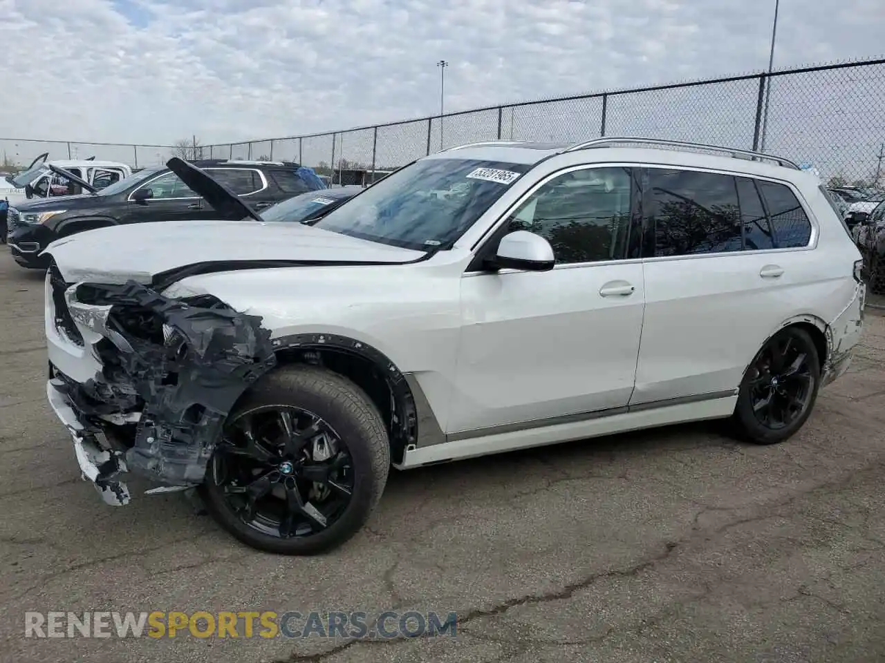1 Photograph of a damaged car 5UX23EM04S9W98391 BMW X7 2025