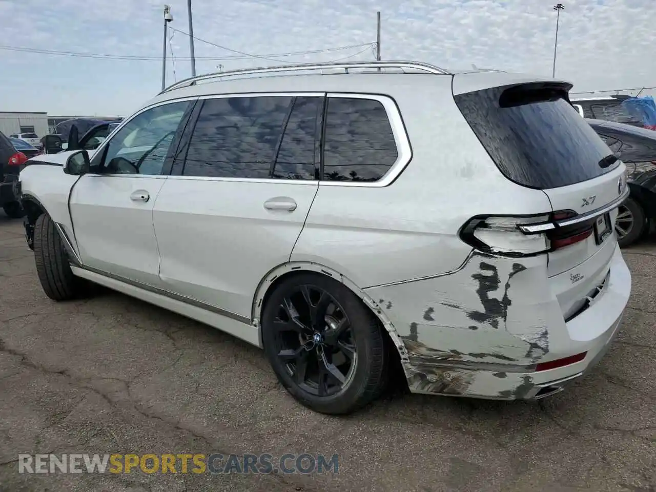 2 Photograph of a damaged car 5UX23EM04S9W98391 BMW X7 2025