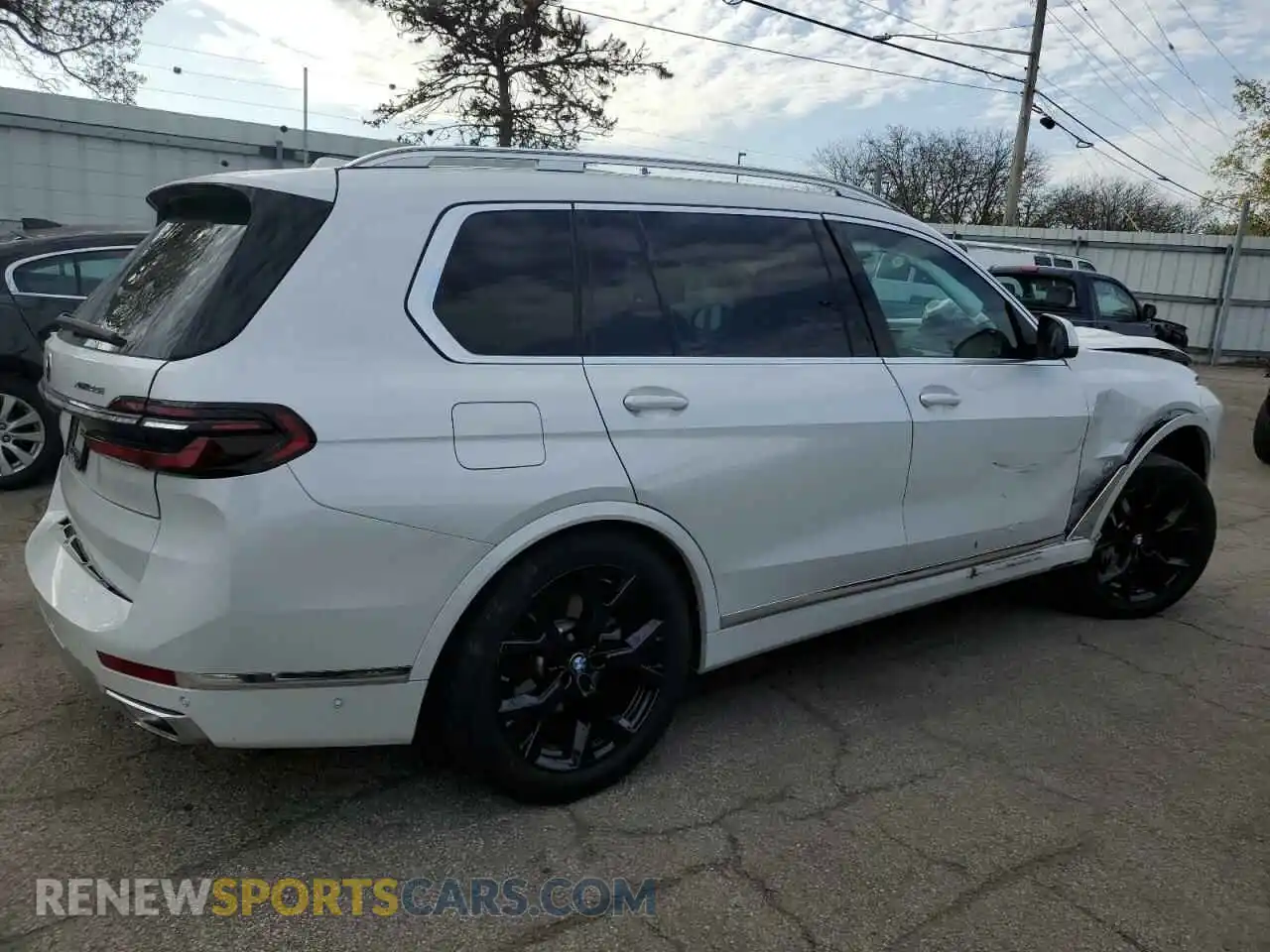 3 Photograph of a damaged car 5UX23EM04S9W98391 BMW X7 2025