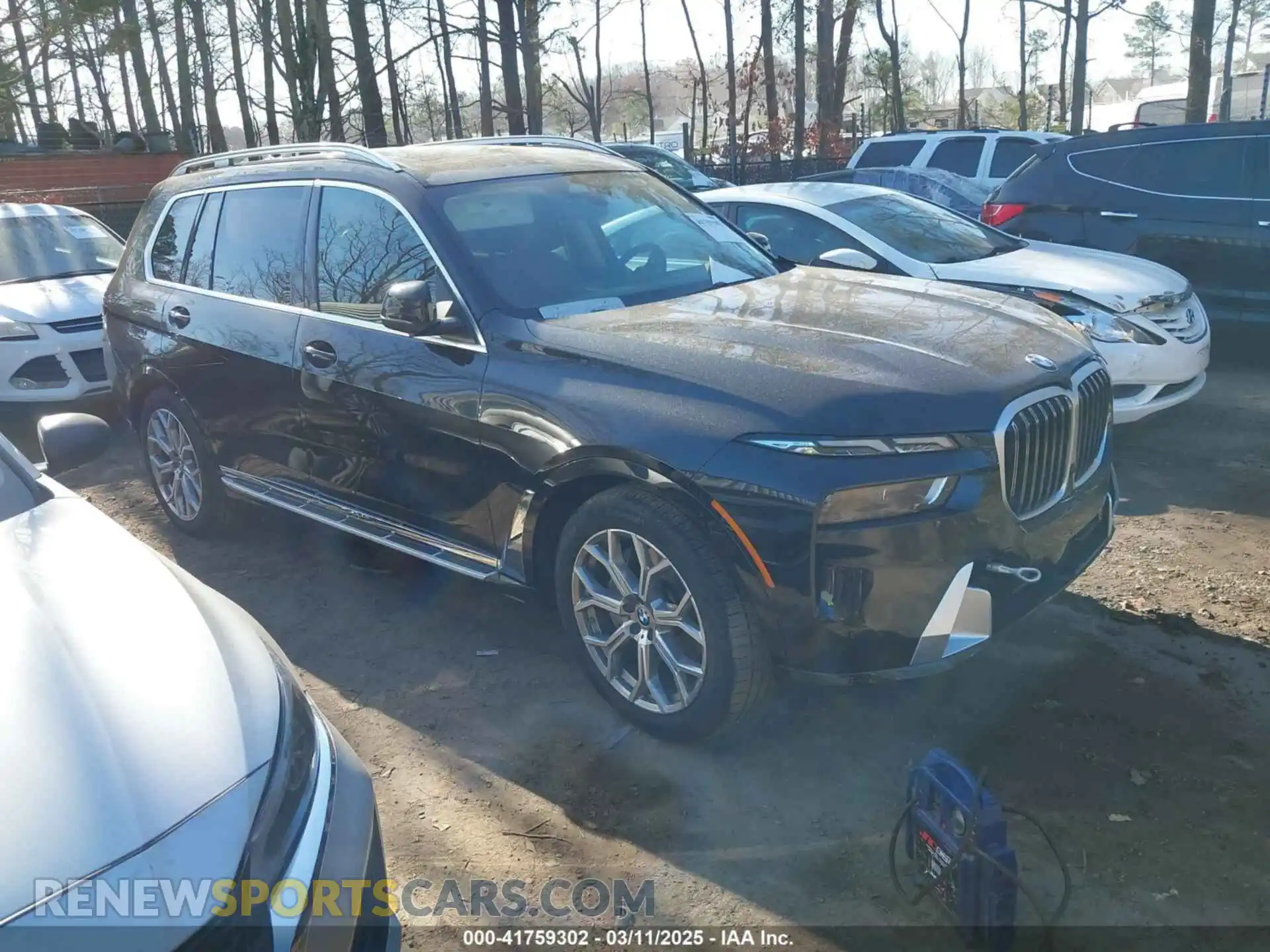 1 Photograph of a damaged car 5UX23EM04S9Y17864 BMW X7 2025