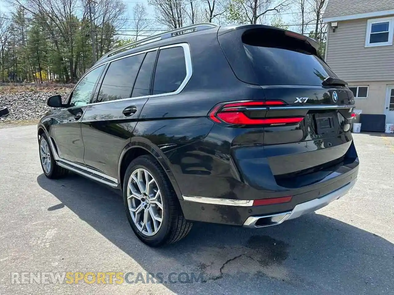 2 Photograph of a damaged car 5UX23EM04S9Y27987 BMW X7 2025