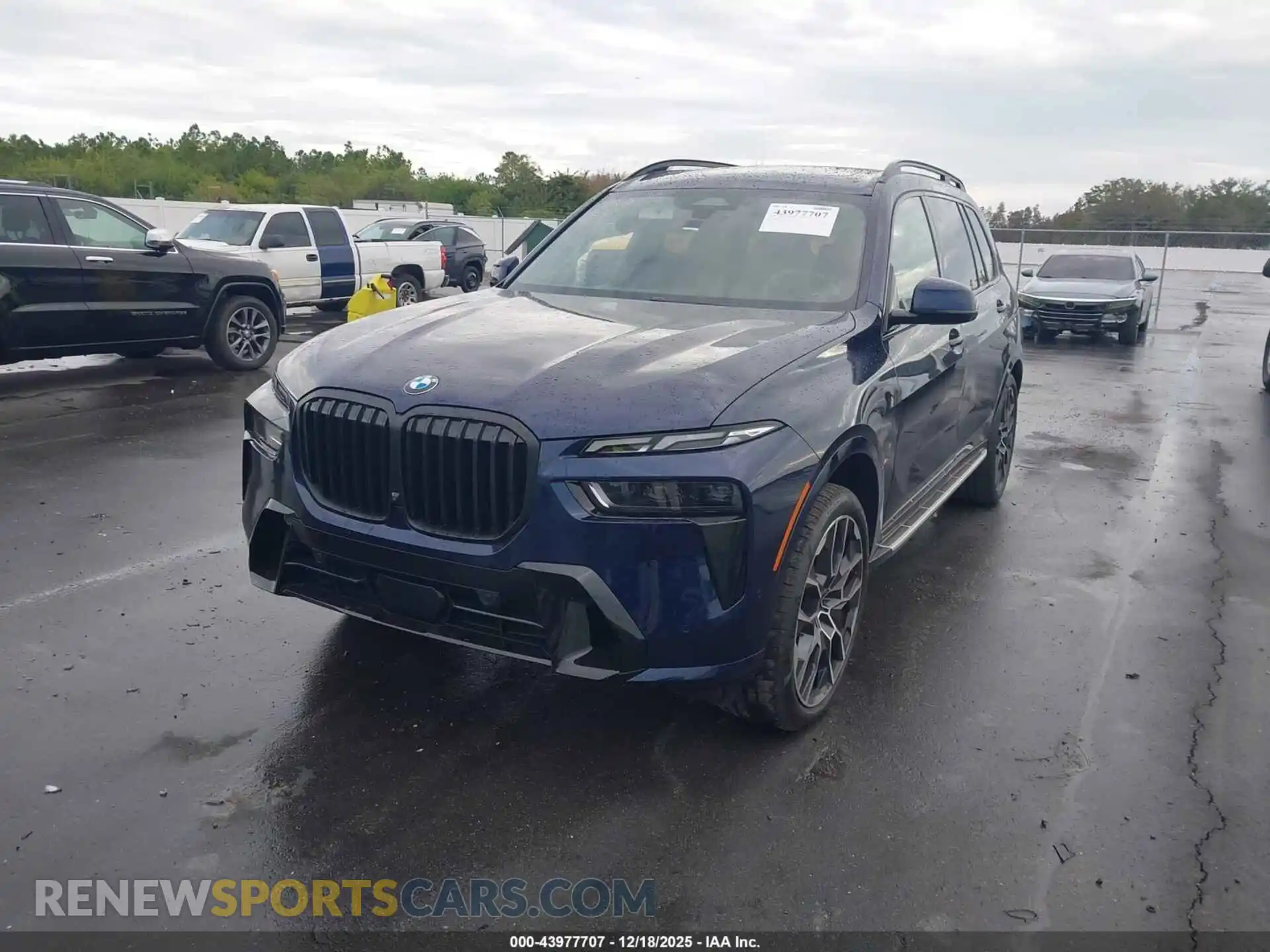 2 Photograph of a damaged car 5UX23EM04S9Y31814 BMW X7 2025