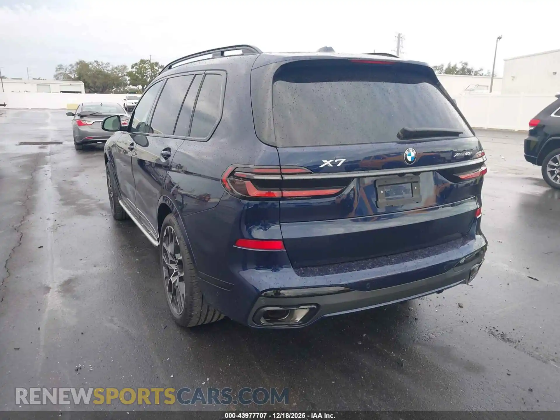 3 Photograph of a damaged car 5UX23EM04S9Y31814 BMW X7 2025