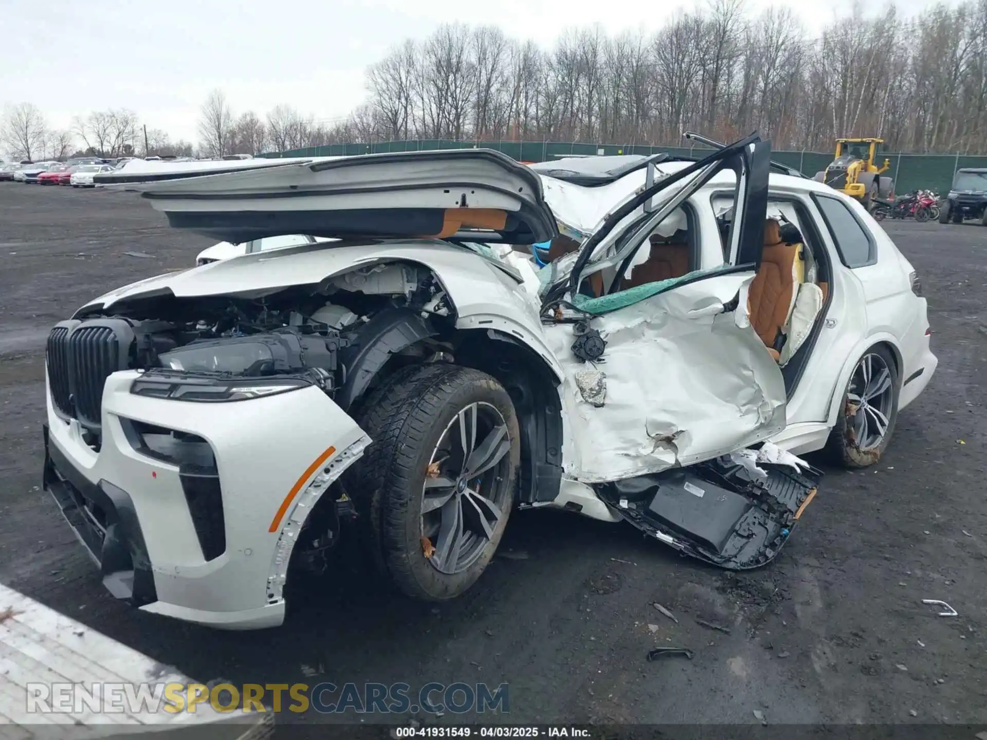 2 Photograph of a damaged car 5UX23EM04S9Z24025 BMW X7 2025