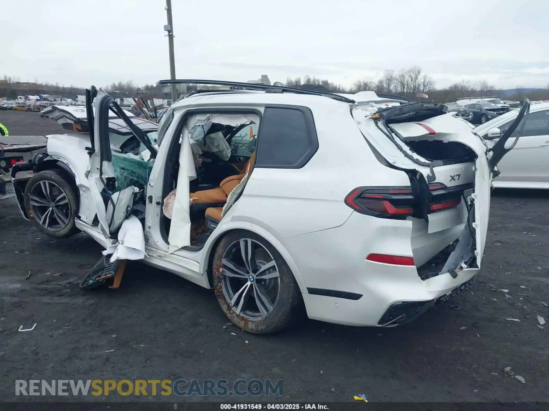 3 Photograph of a damaged car 5UX23EM04S9Z24025 BMW X7 2025