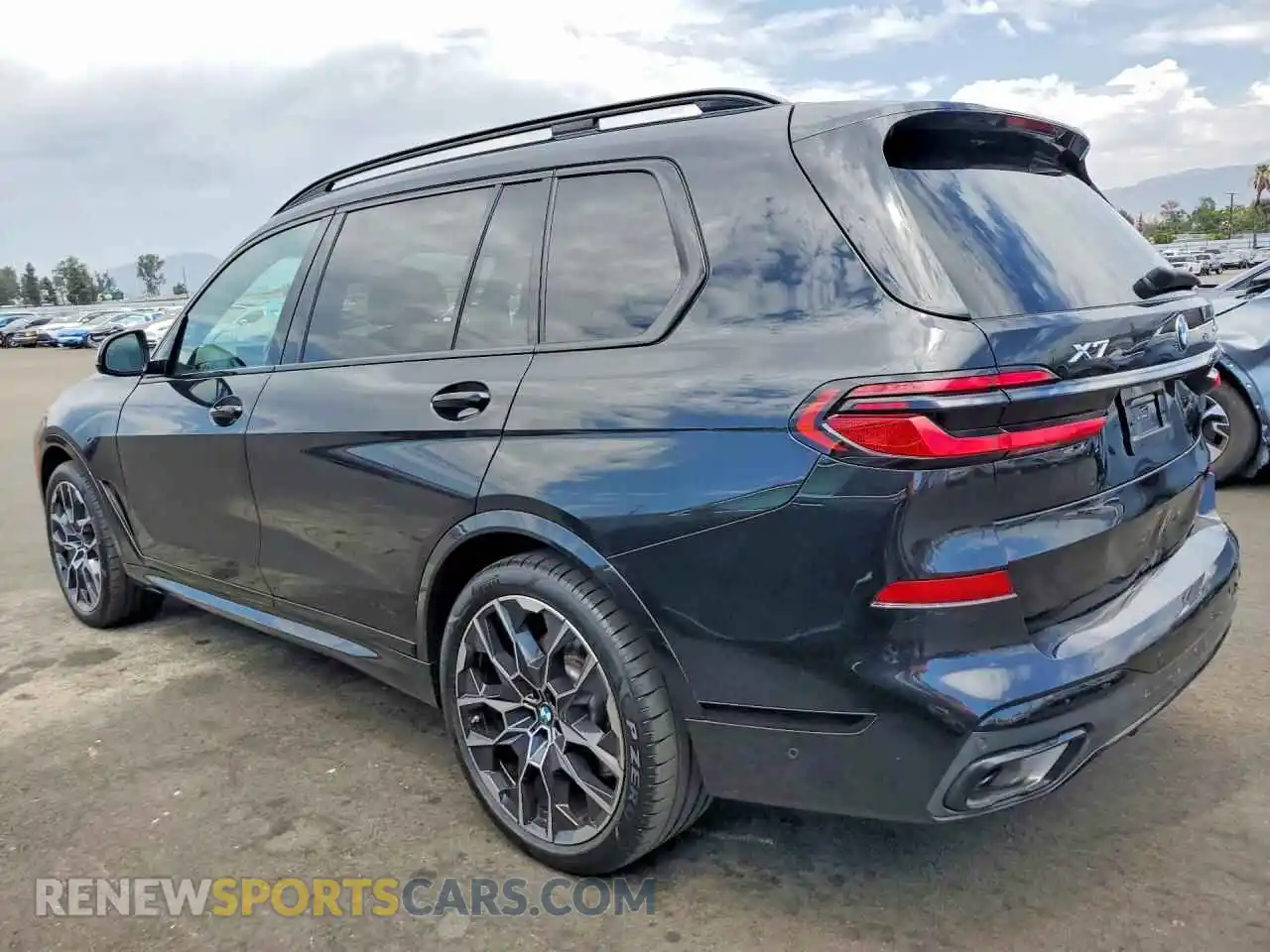 2 Photograph of a damaged car 5UX23EM05S9W26471 BMW X7 2025