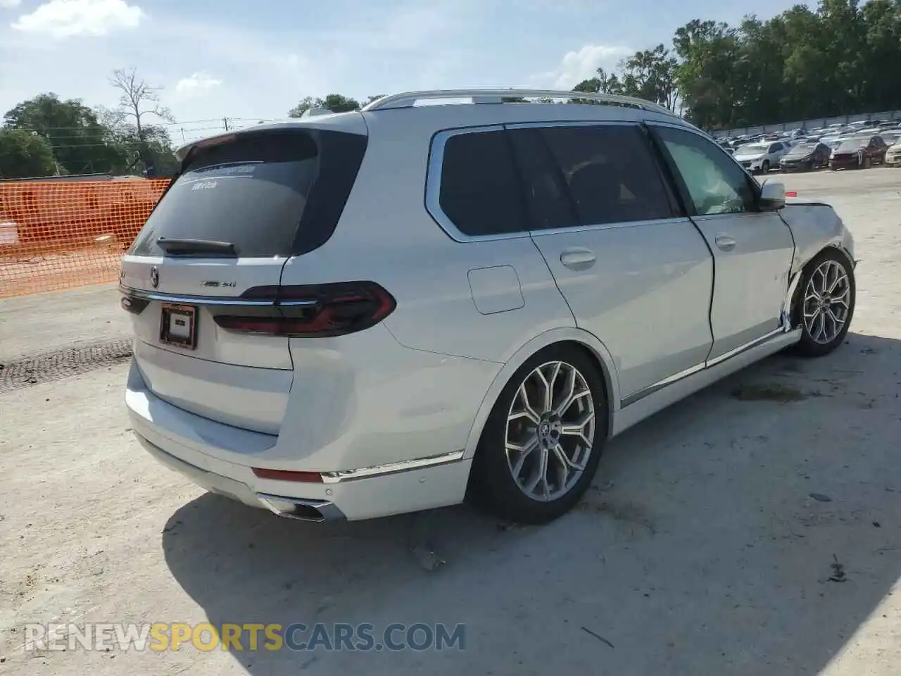 3 Photograph of a damaged car 5UX23EM05S9W54965 BMW X7 2025
