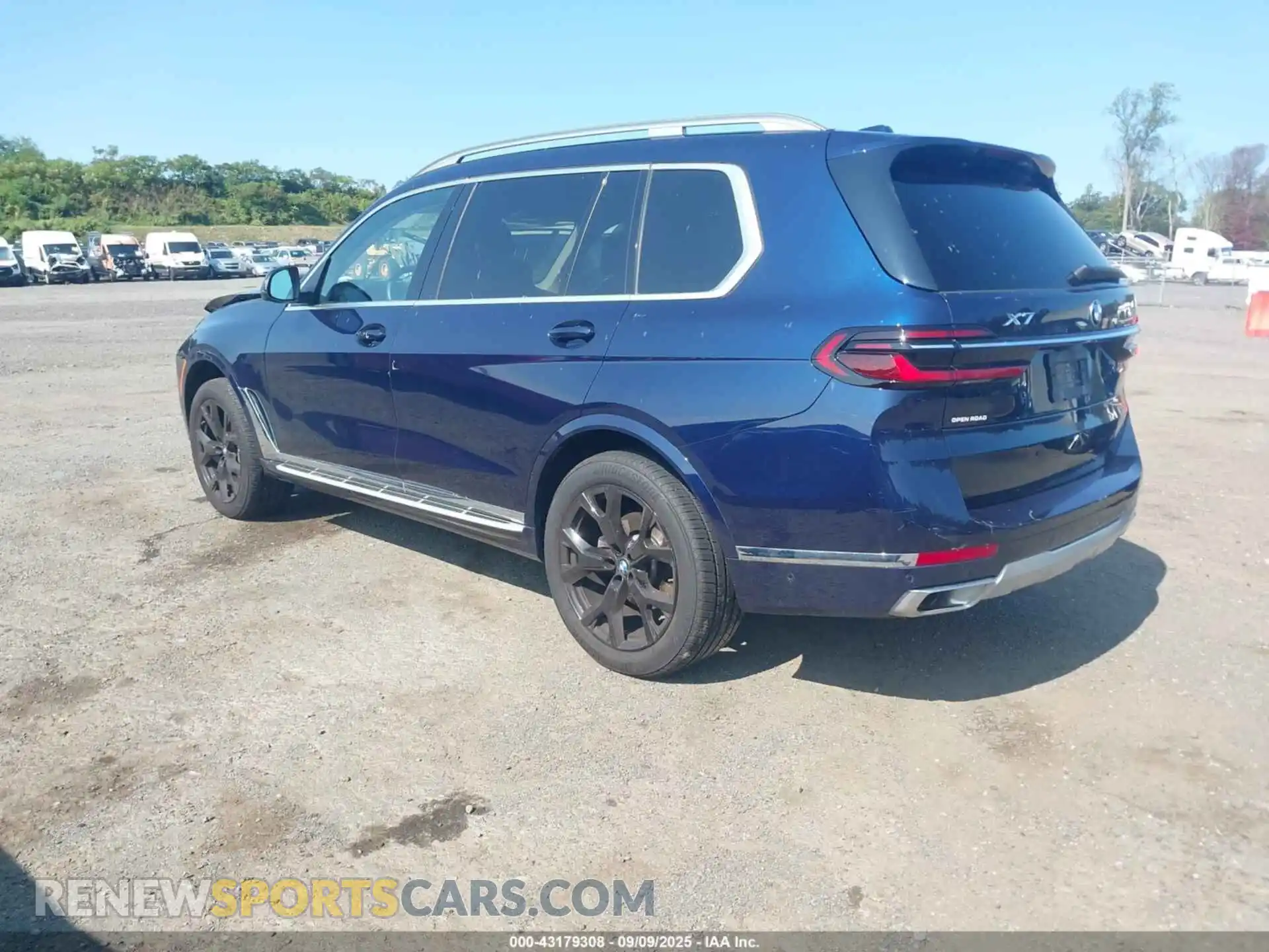 3 Photograph of a damaged car 5UX23EM05S9W73161 BMW X7 2025