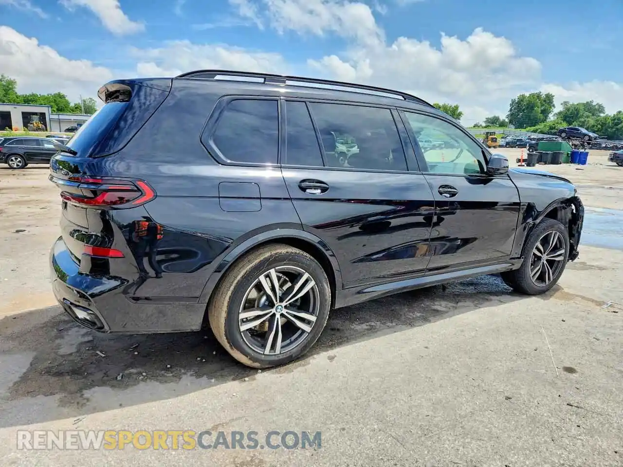 3 Photograph of a damaged car 5UX23EM05S9W78392 BMW X7 2025