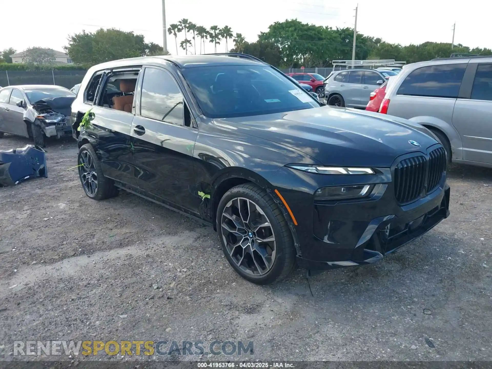 1 Photograph of a damaged car 5UX23EM05S9W80613 BMW X7 2025