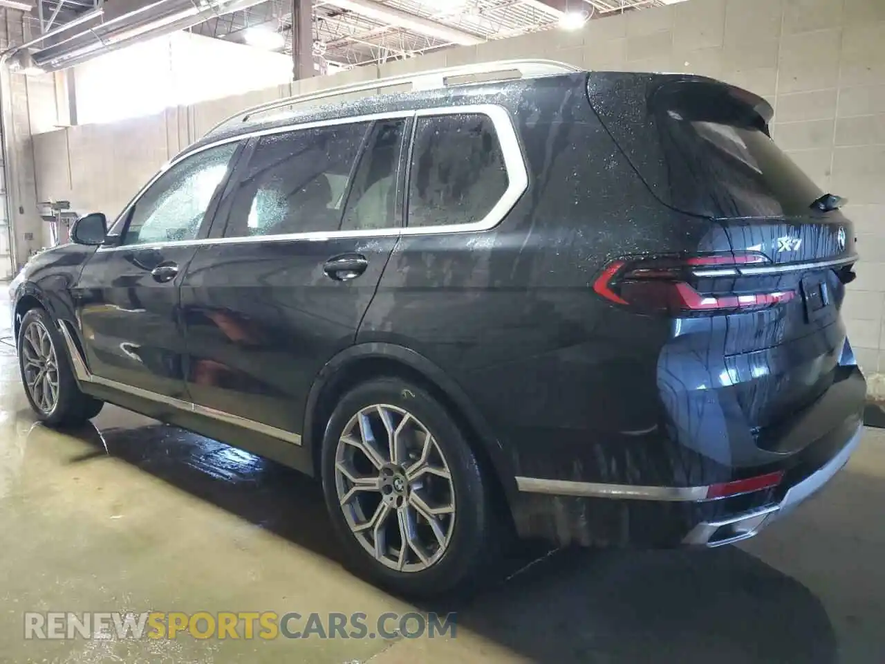 2 Photograph of a damaged car 5UX23EM05S9X62762 BMW X7 2025