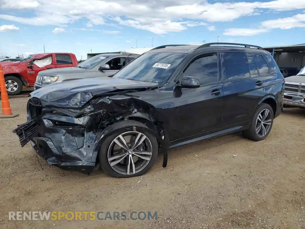 1 Photograph of a damaged car 5UX23EM05S9X81702 BMW X7 2025