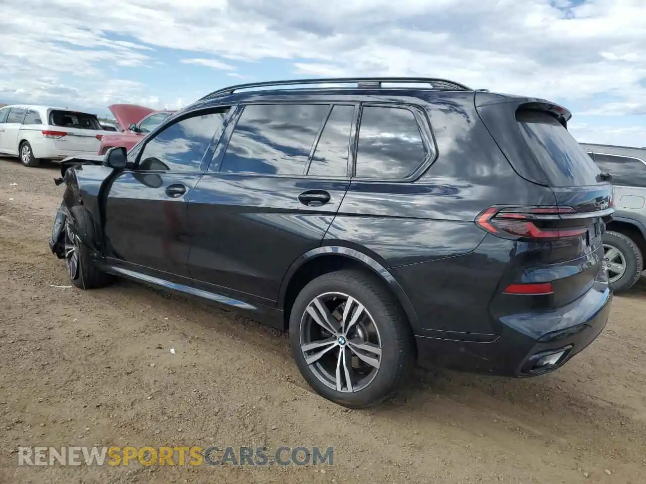 2 Photograph of a damaged car 5UX23EM05S9X81702 BMW X7 2025