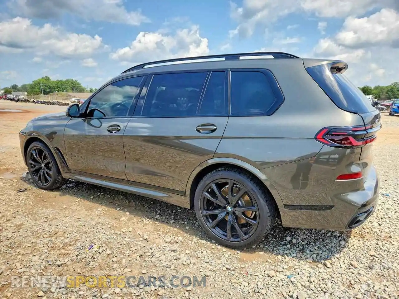 2 fotografías del automóvil dañado 5UX23EM05S9Y01205 BMW X7 2025