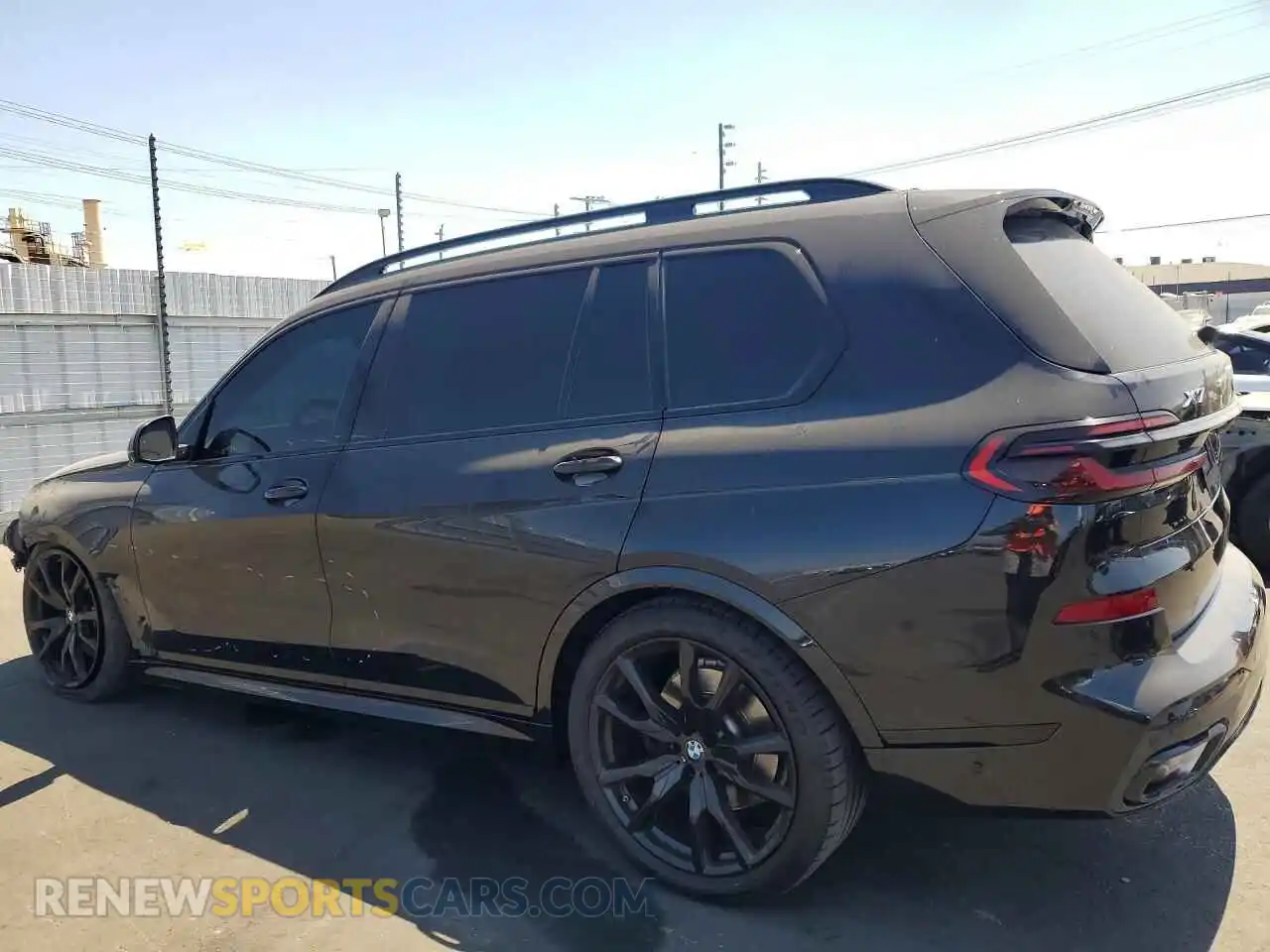 2 Photograph of a damaged car 5UX23EM05S9Y53076 BMW X7 2025