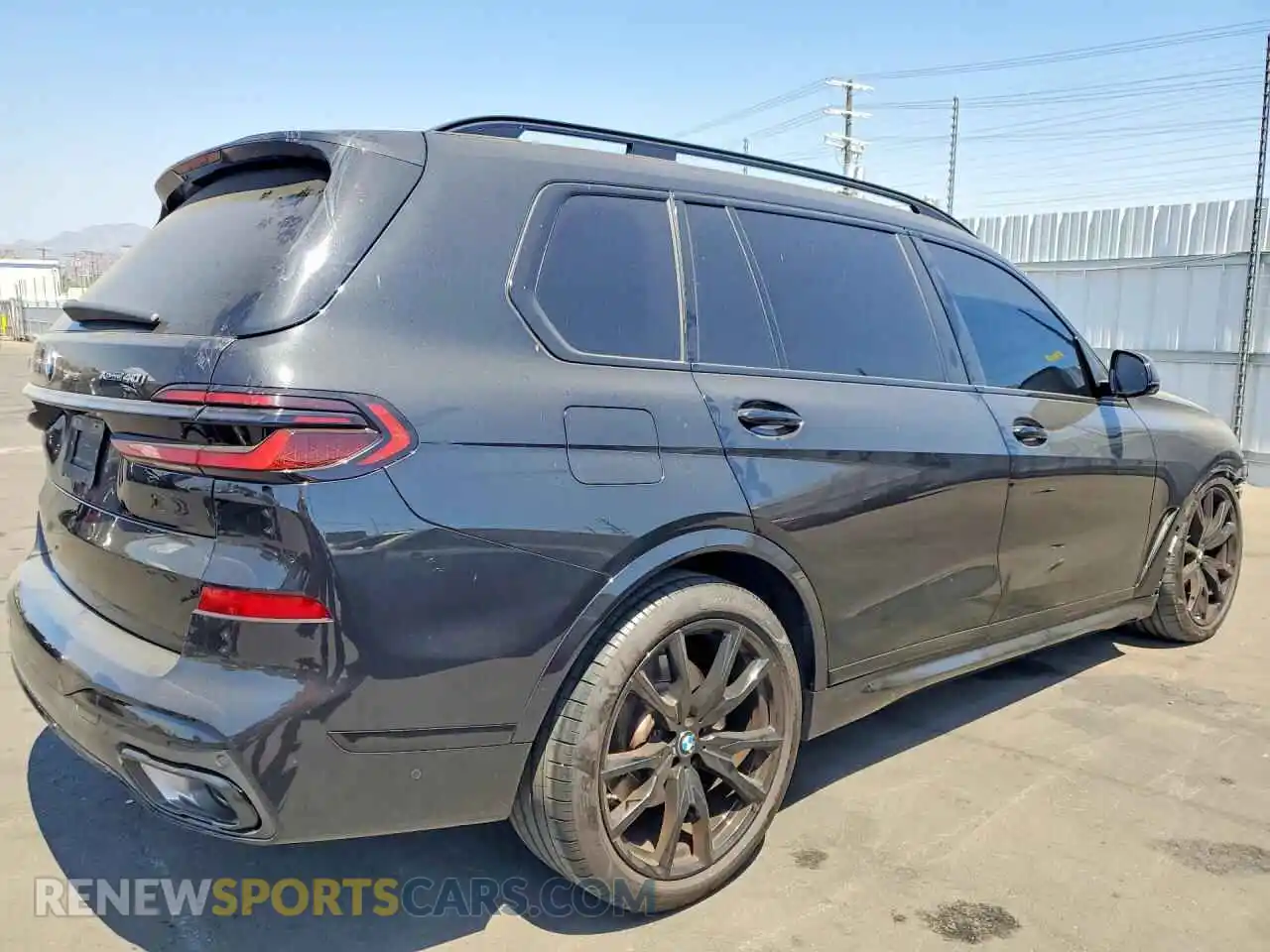 3 Photograph of a damaged car 5UX23EM05S9Y53076 BMW X7 2025