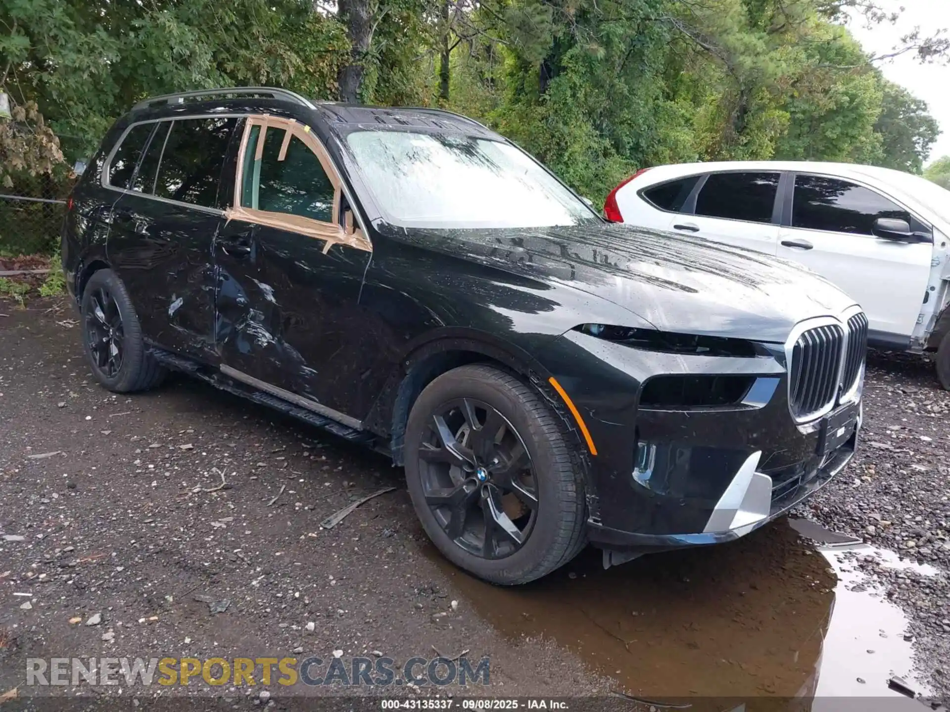 1 Photograph of a damaged car 5UX23EM05S9Z25748 BMW X7 2025