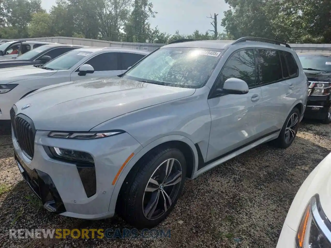 1 Photograph of a damaged car 5UX23EM05S9Z34241 BMW X7 2025