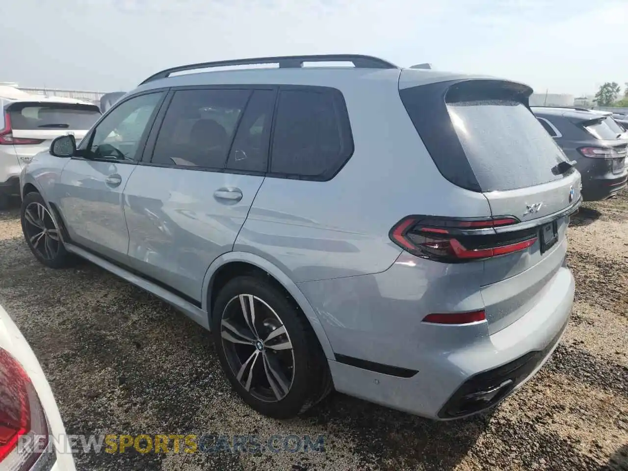 2 Photograph of a damaged car 5UX23EM05S9Z34241 BMW X7 2025