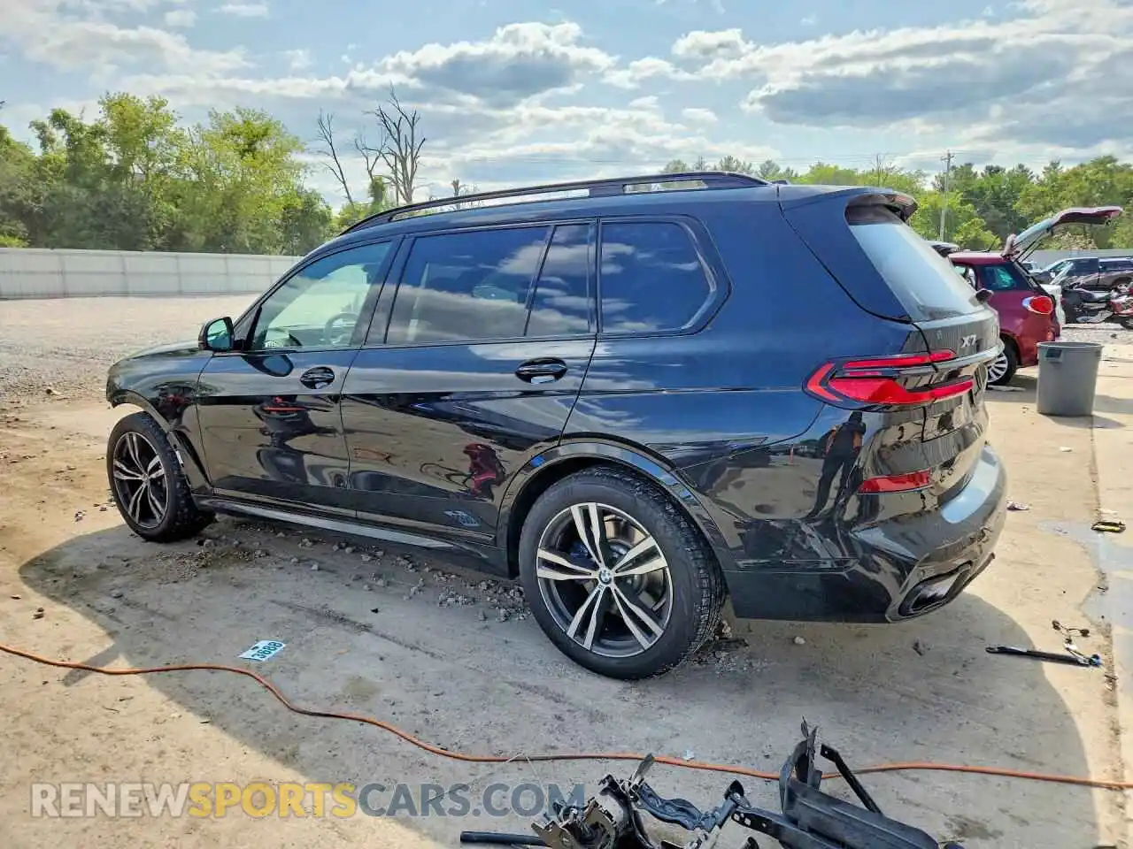 2 Photograph of a damaged car 5UX23EM06S9X05857 BMW X7 2025
