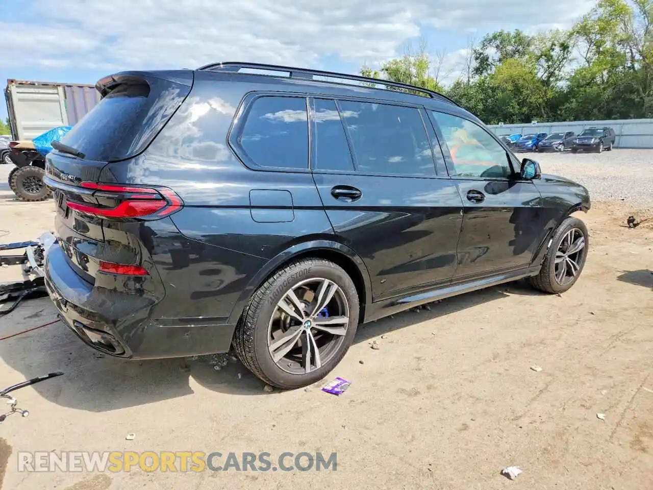 3 Photograph of a damaged car 5UX23EM06S9X05857 BMW X7 2025