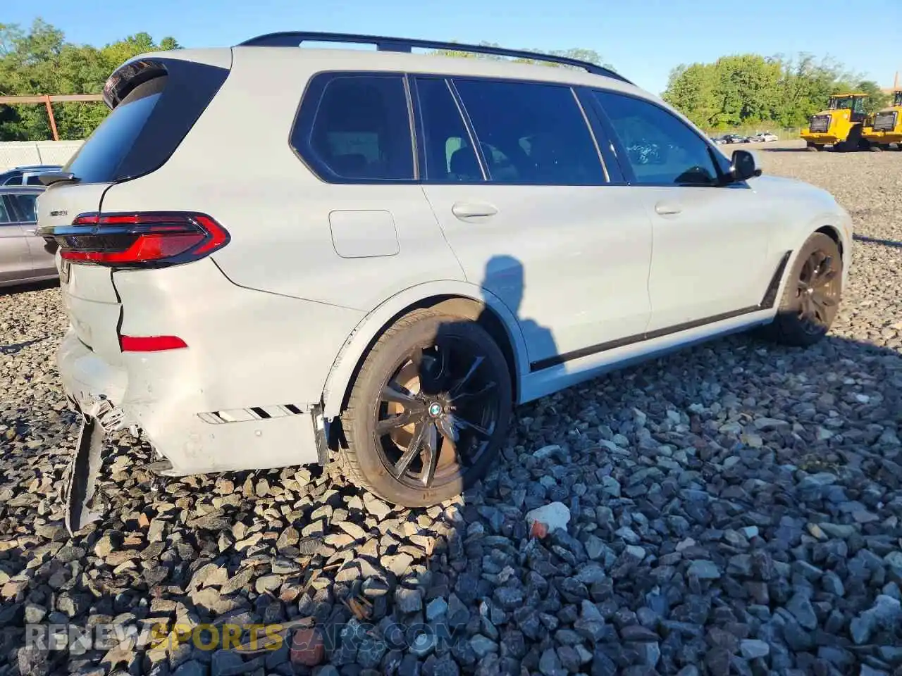 3 Photograph of a damaged car 5UX23EM06S9X92529 BMW X7 2025