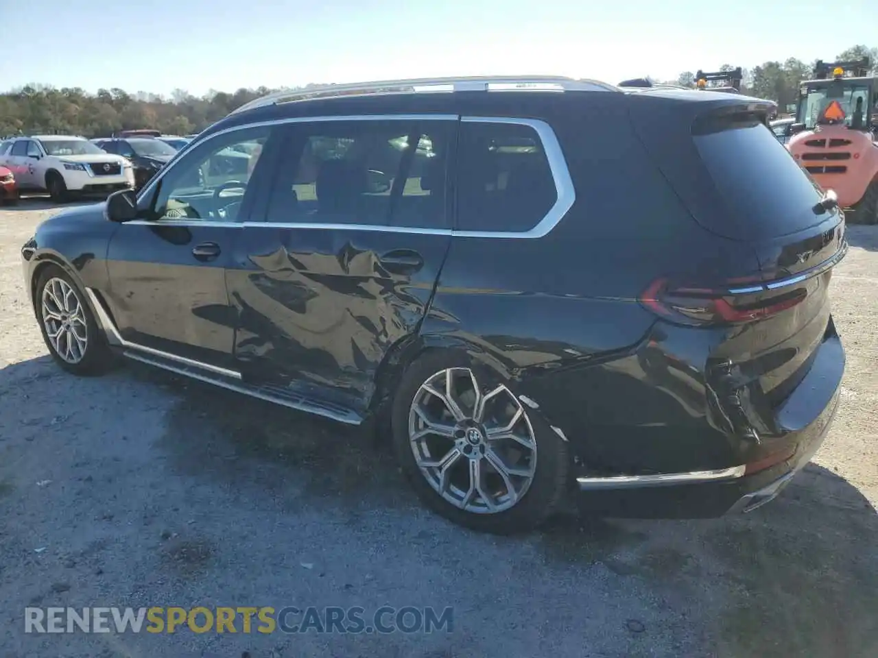 2 Photograph of a damaged car 5UX23EM06S9X94538 BMW X7 2025