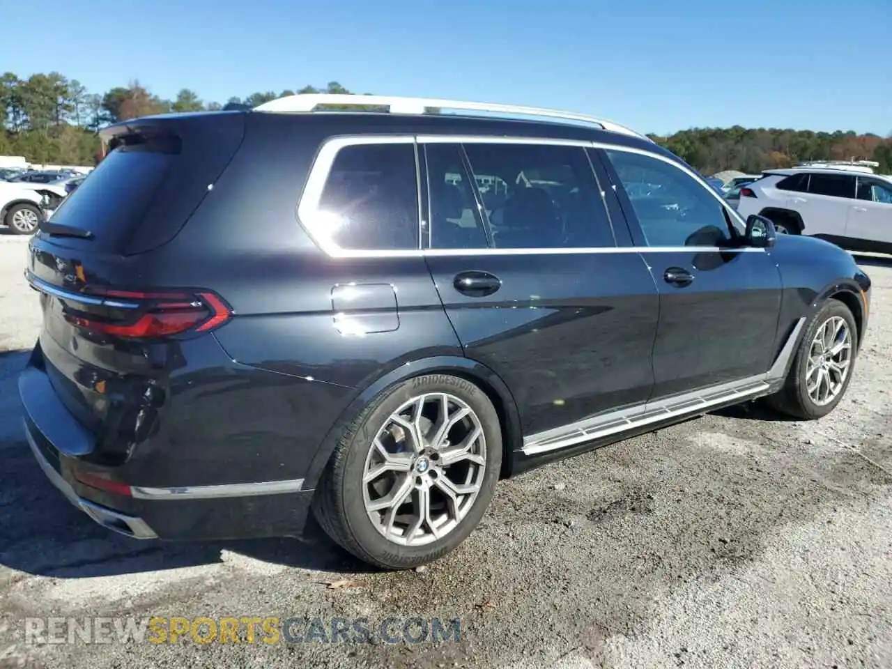 3 Photograph of a damaged car 5UX23EM06S9X94538 BMW X7 2025
