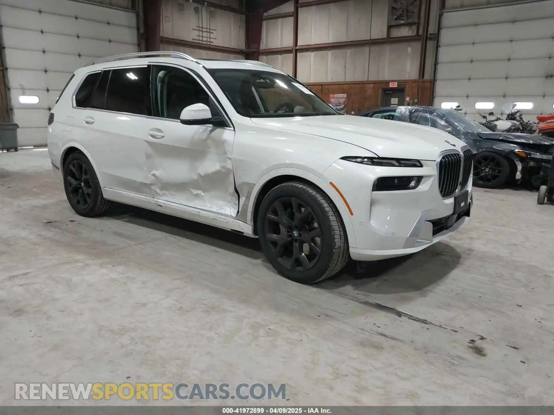 1 Photograph of a damaged car 5UX23EM06S9Y80559 BMW X7 2025