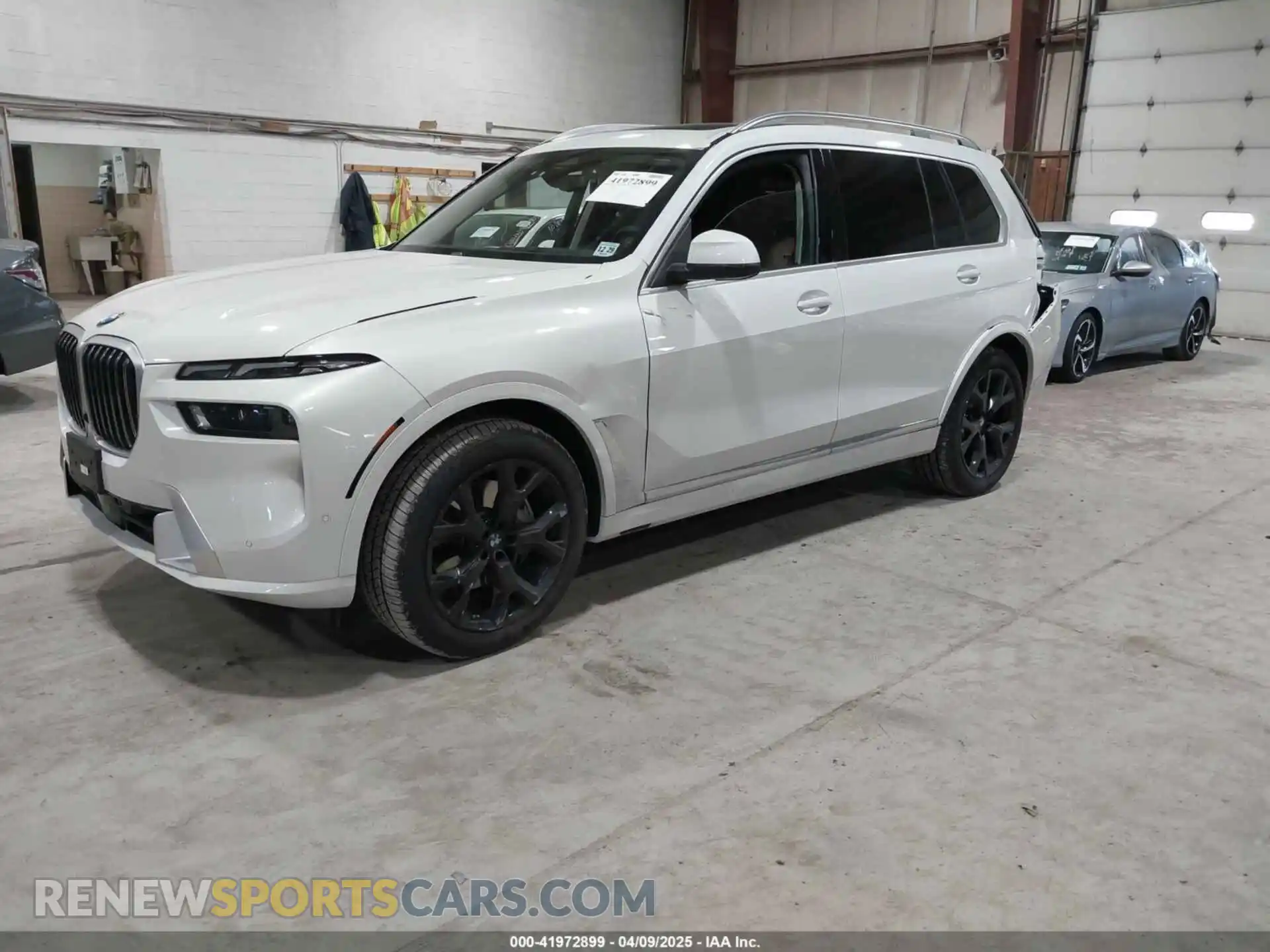 2 Photograph of a damaged car 5UX23EM06S9Y80559 BMW X7 2025