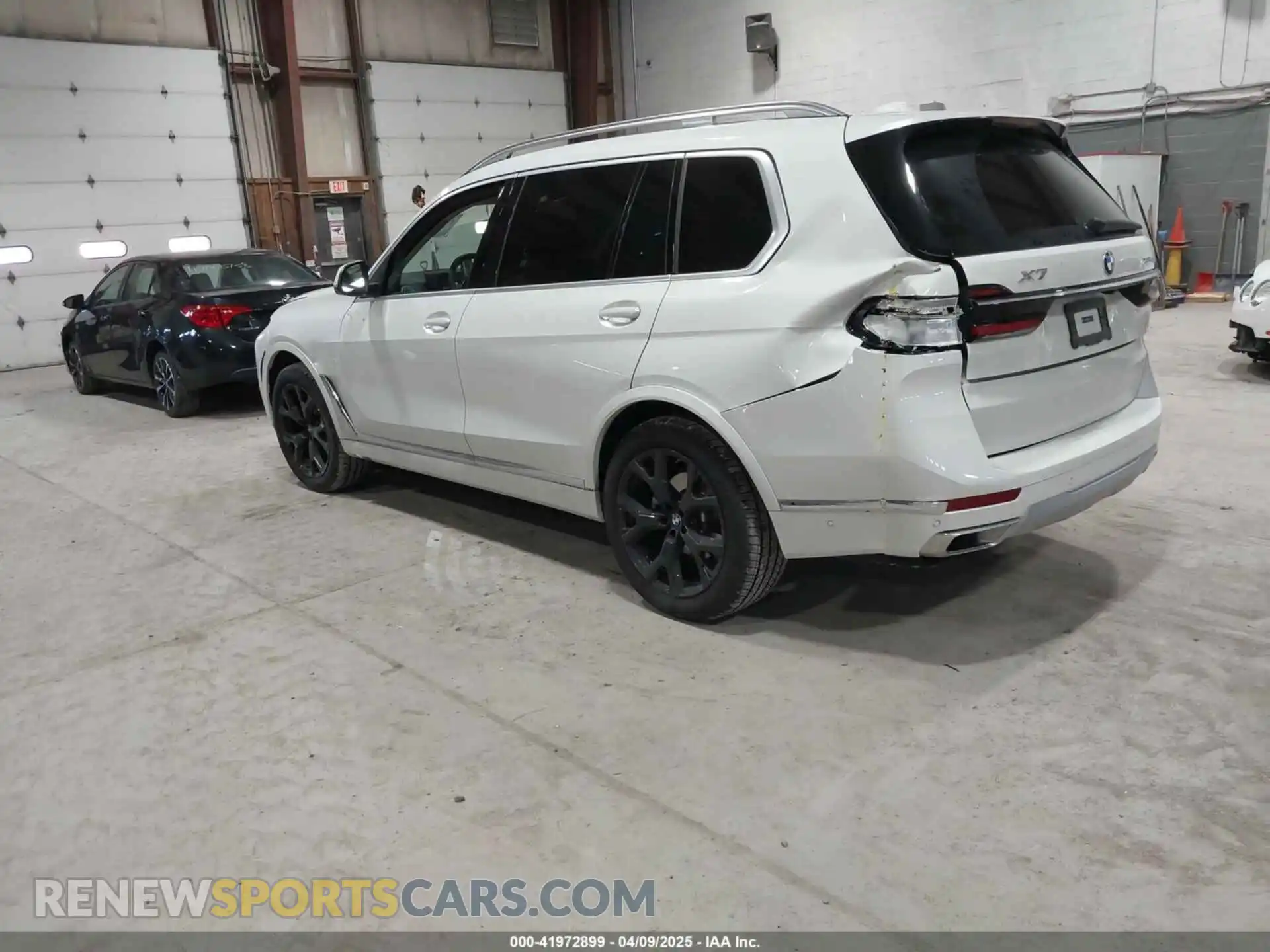 3 Photograph of a damaged car 5UX23EM06S9Y80559 BMW X7 2025