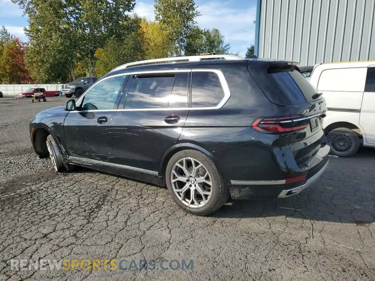 2 Photograph of a damaged car 5UX23EM07S9X02045 BMW X7 2025