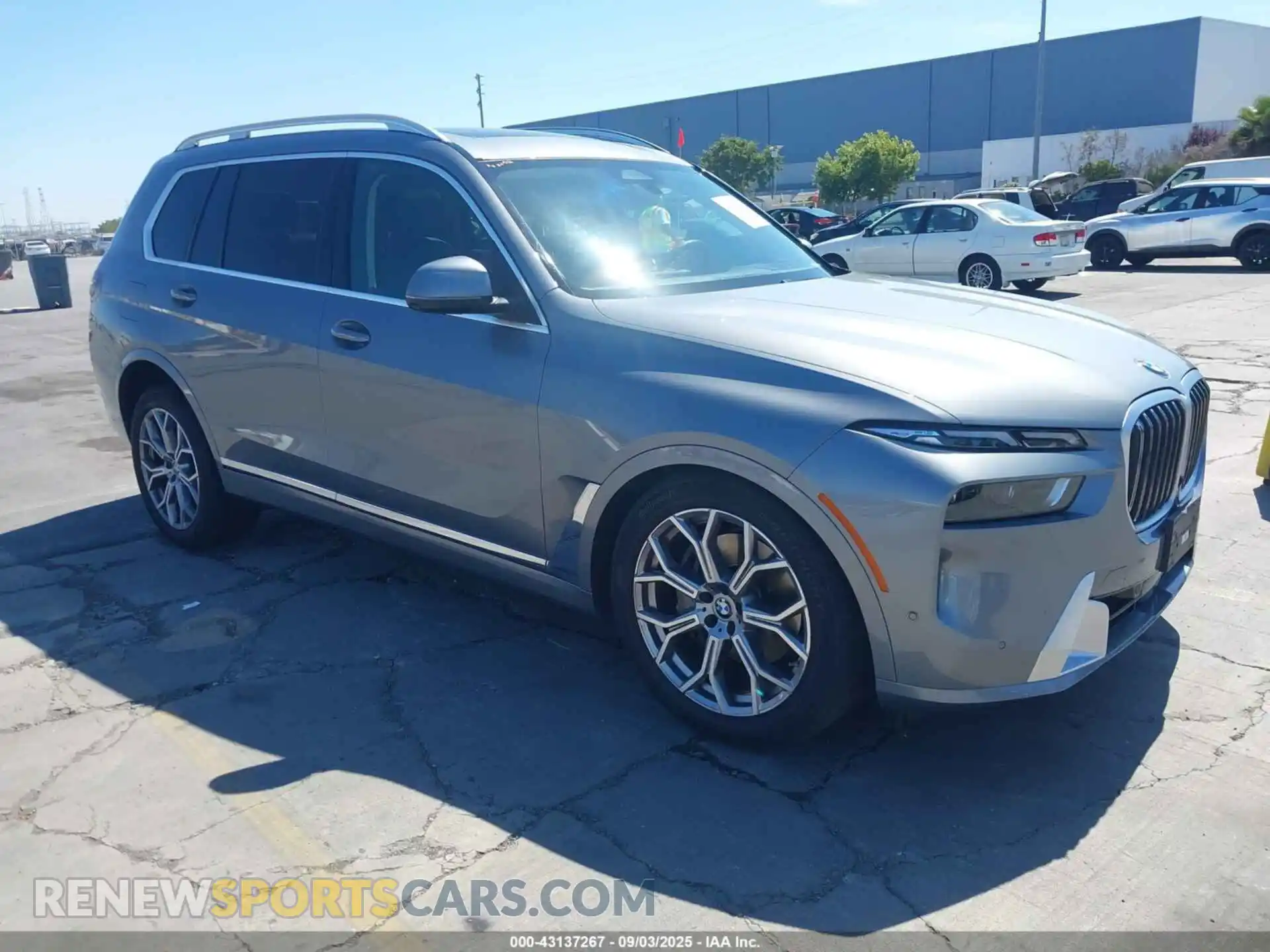 1 Photograph of a damaged car 5UX23EM07S9X08847 BMW X7 2025