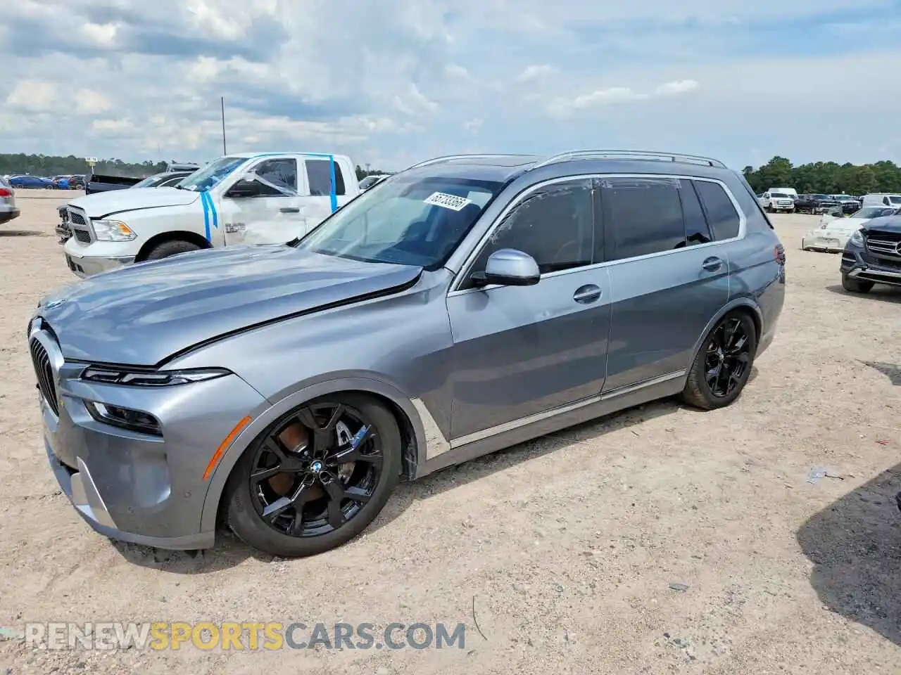 1 Photograph of a damaged car 5UX23EM07S9X18195 BMW X7 2025