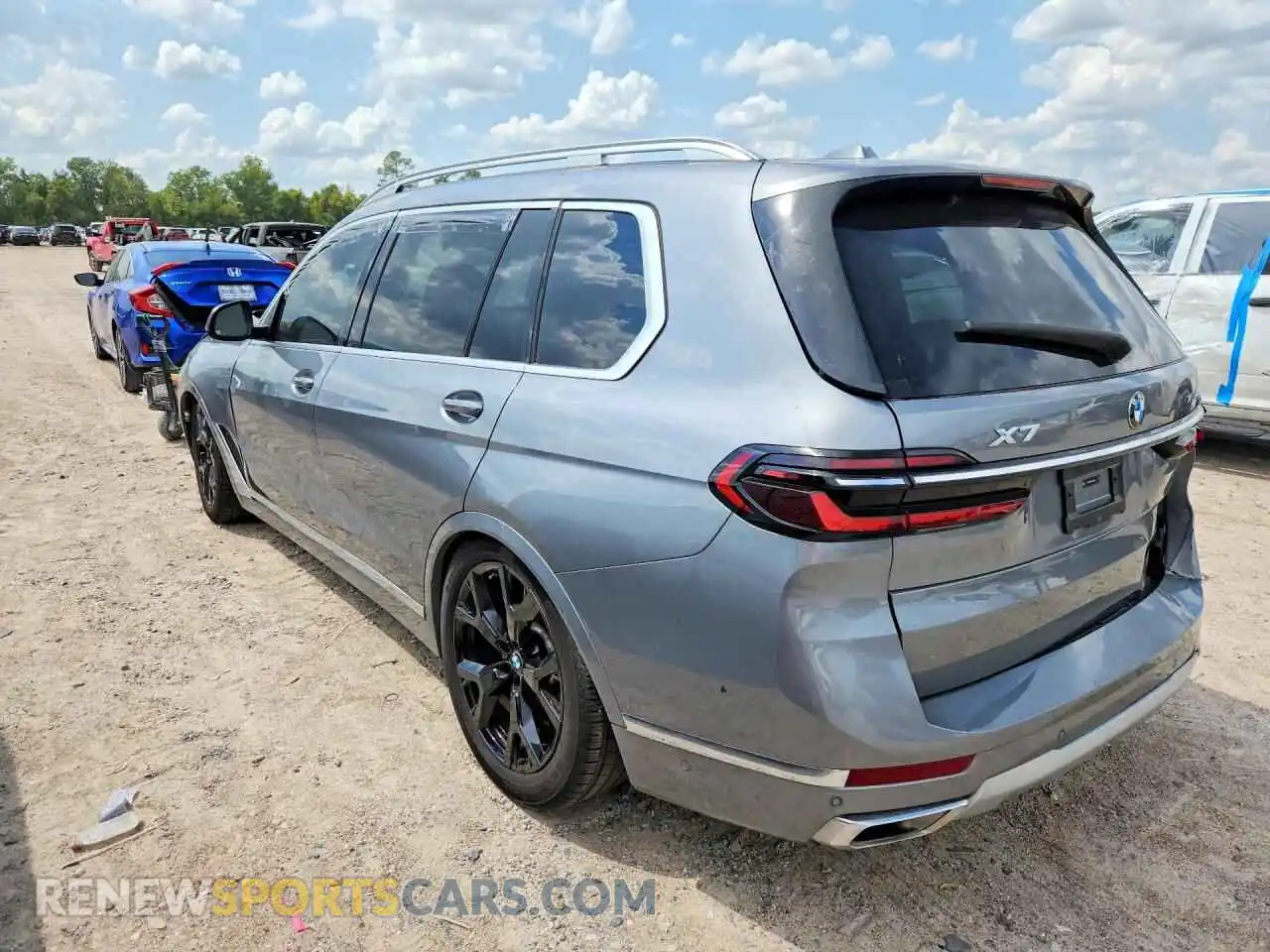 2 Photograph of a damaged car 5UX23EM07S9X18195 BMW X7 2025
