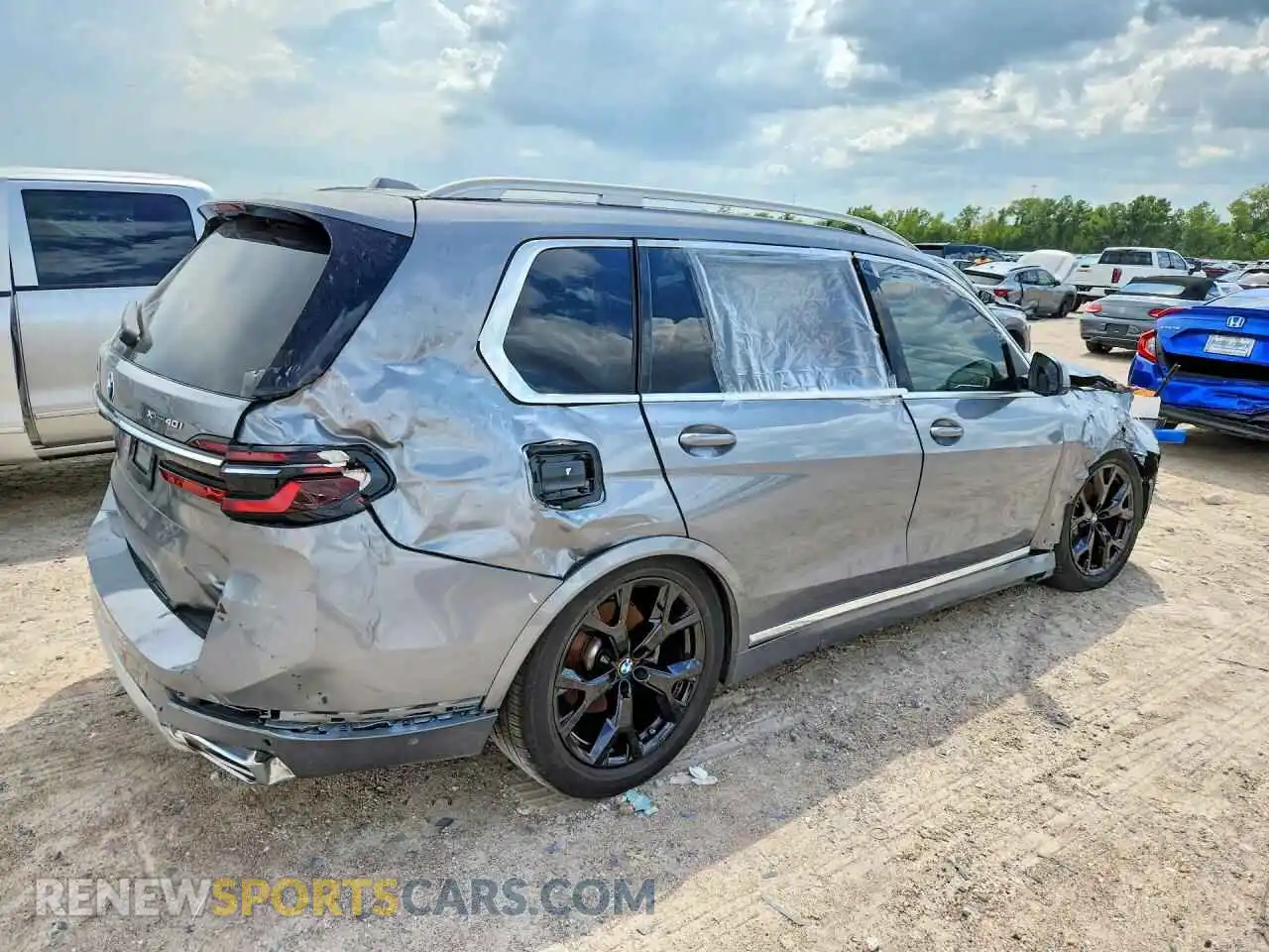 3 Photograph of a damaged car 5UX23EM07S9X18195 BMW X7 2025