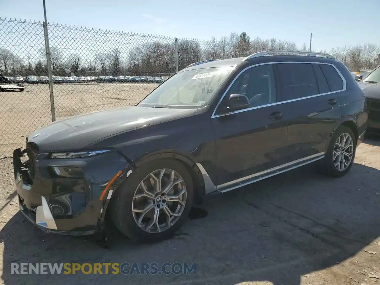 1 Photograph of a damaged car 5UX23EM07S9X32310 BMW X7 2025
