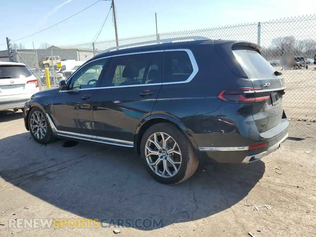 2 Photograph of a damaged car 5UX23EM07S9X32310 BMW X7 2025