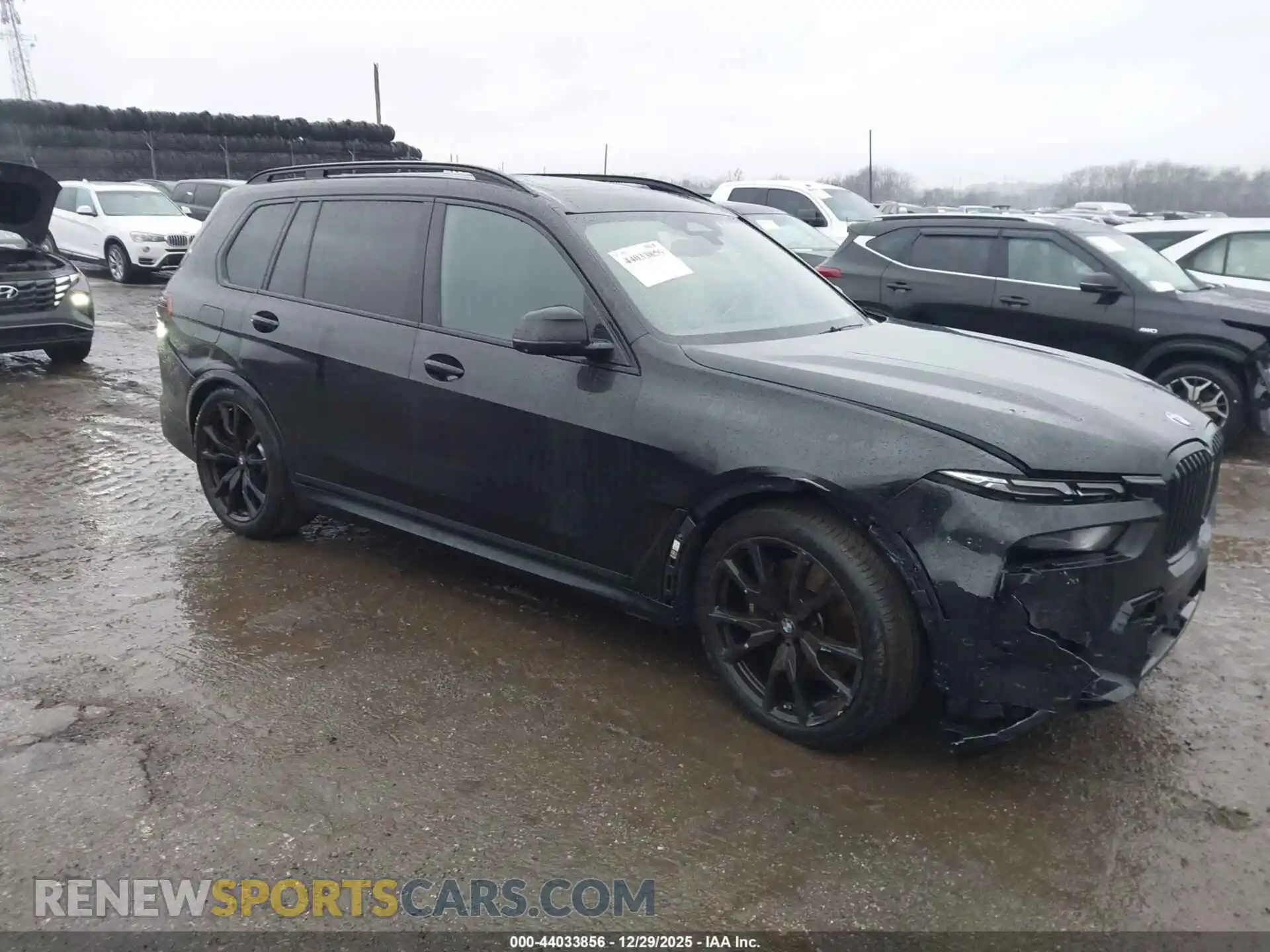1 Photograph of a damaged car 5UX23EM07S9X63640 BMW X7 2025