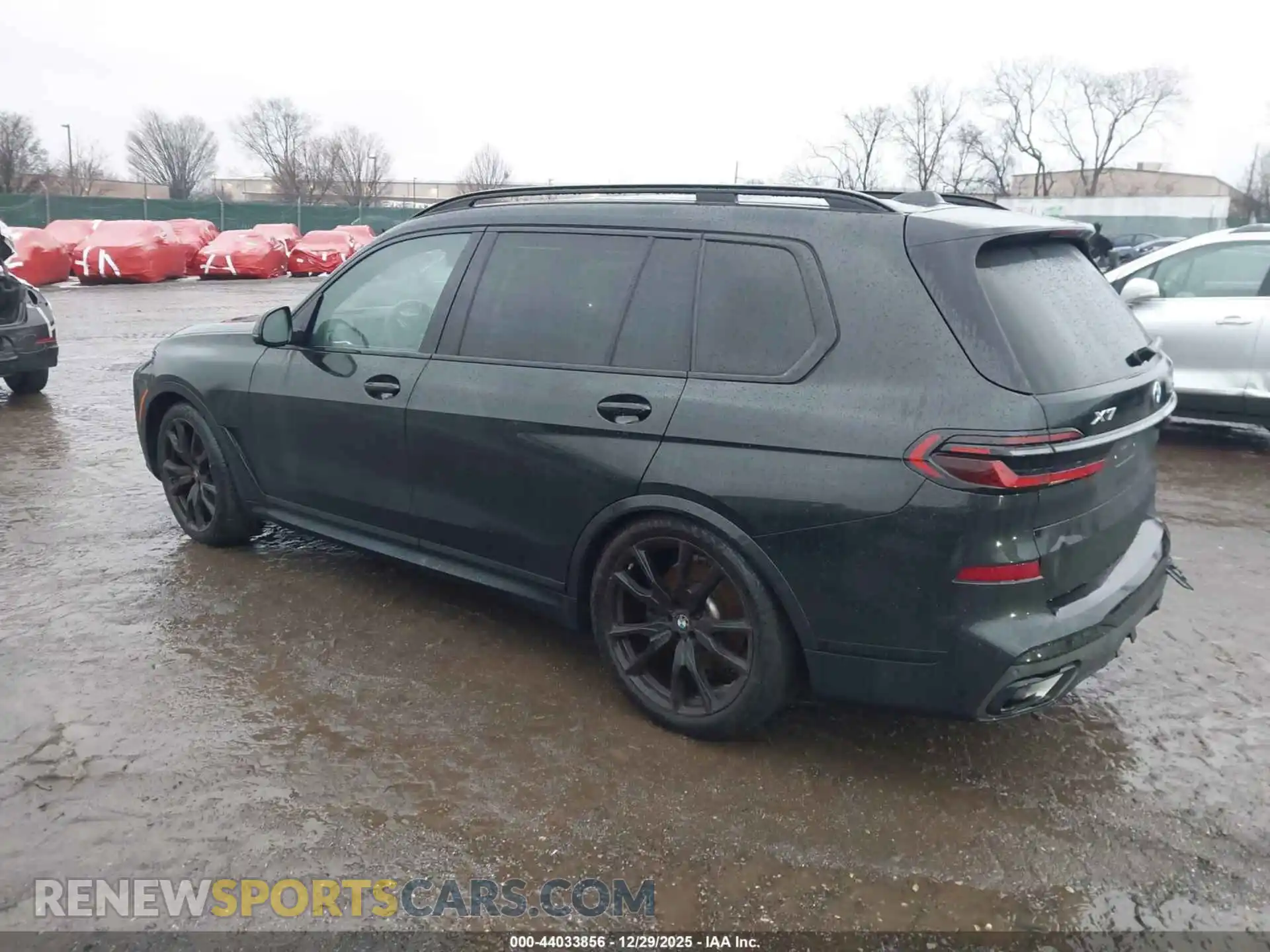 3 Photograph of a damaged car 5UX23EM07S9X63640 BMW X7 2025