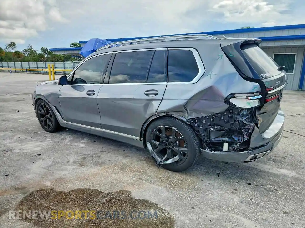 2 Фотография поврежденного автомобиля 5UX23EM07S9Y16546 BMW X7 2025