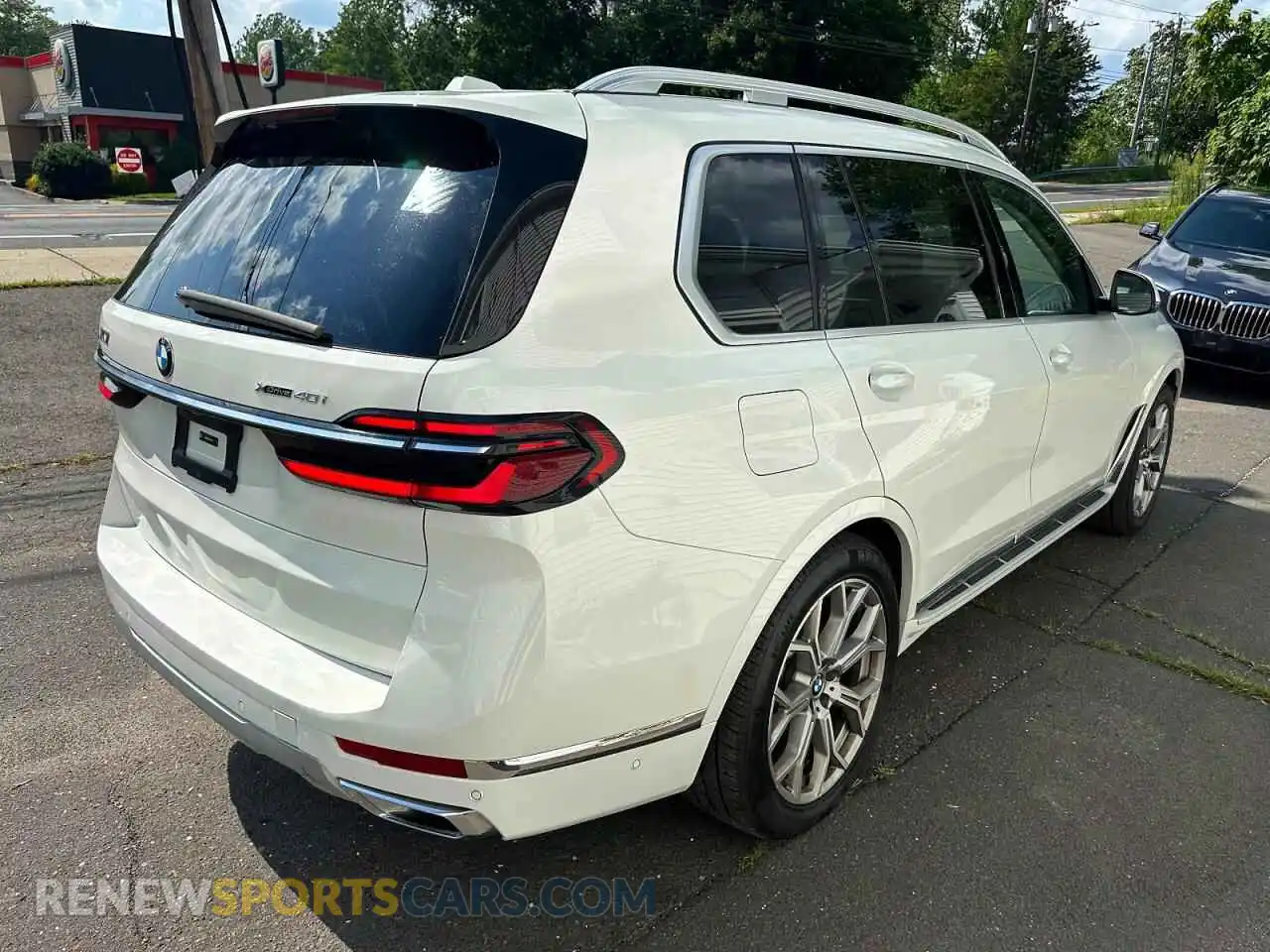 3 Photograph of a damaged car 5UX23EM07S9Y27594 BMW X7 2025