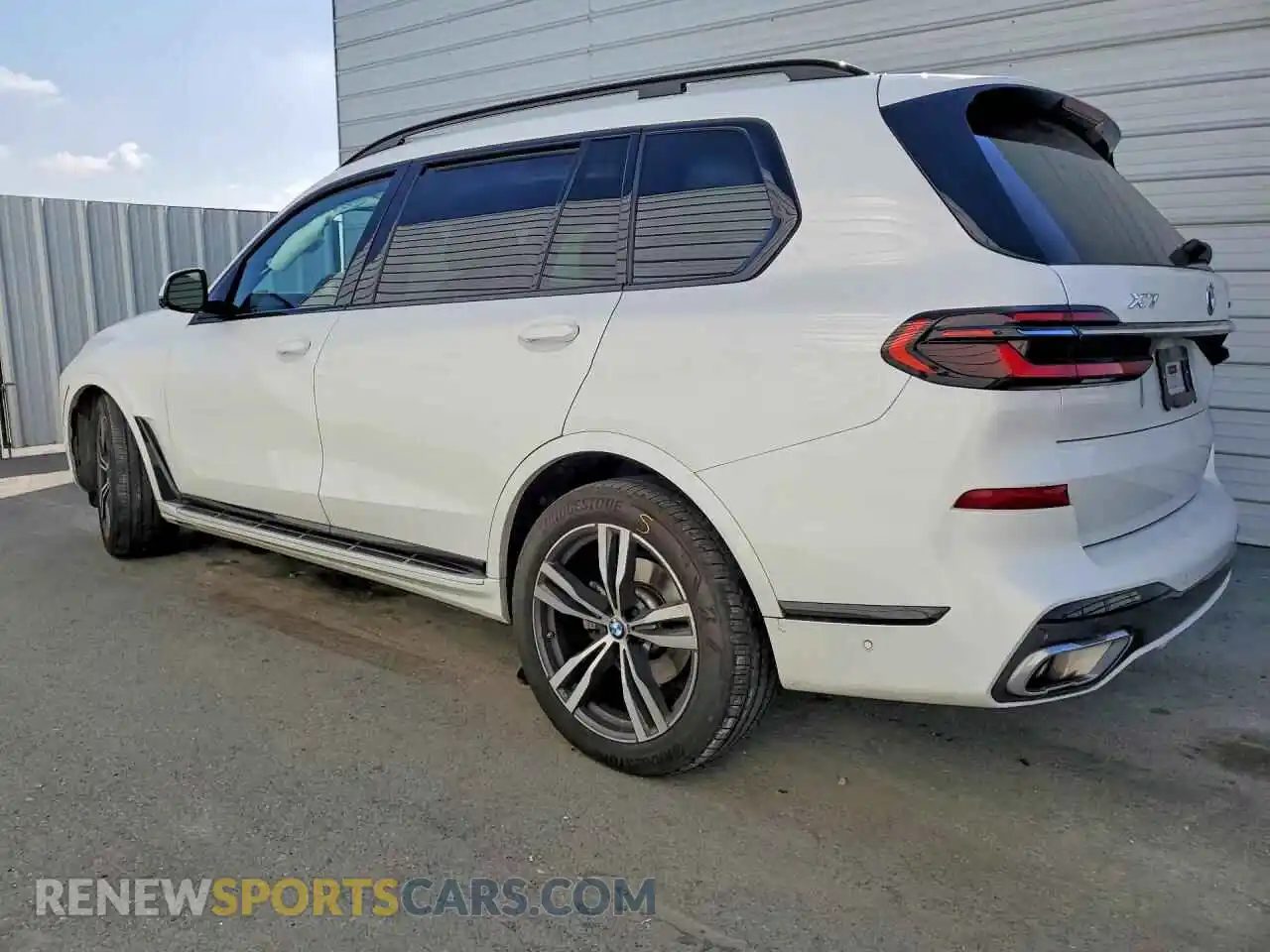 2 fotografías del automóvil dañado 5UX23EM07S9Z24049 BMW X7 2025